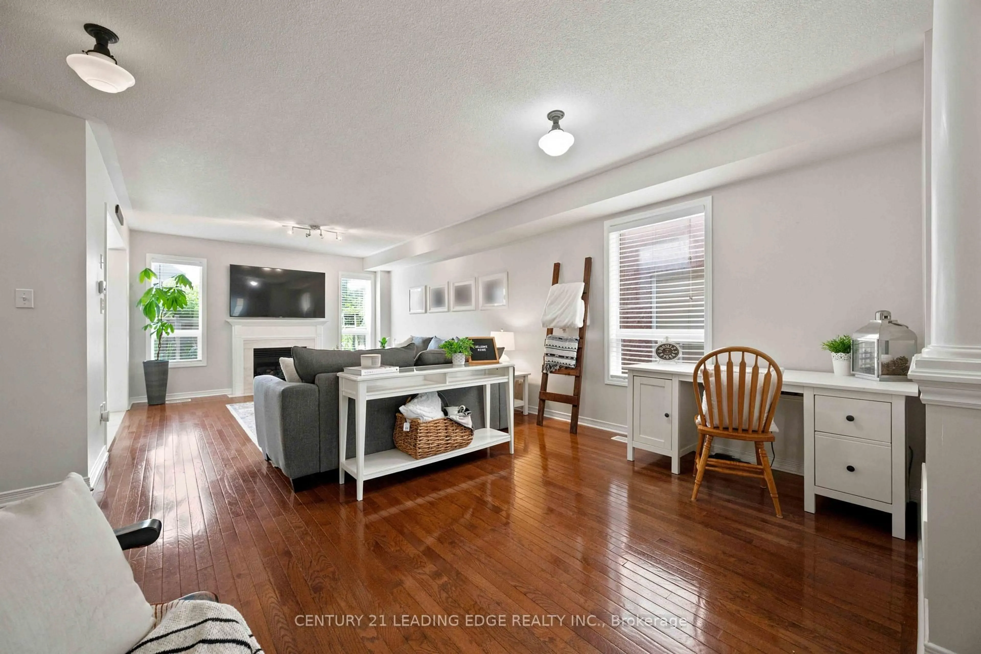 Living room with furniture, unknown for 16 Bolster Lane, Uxbridge Ontario L9P 2A3