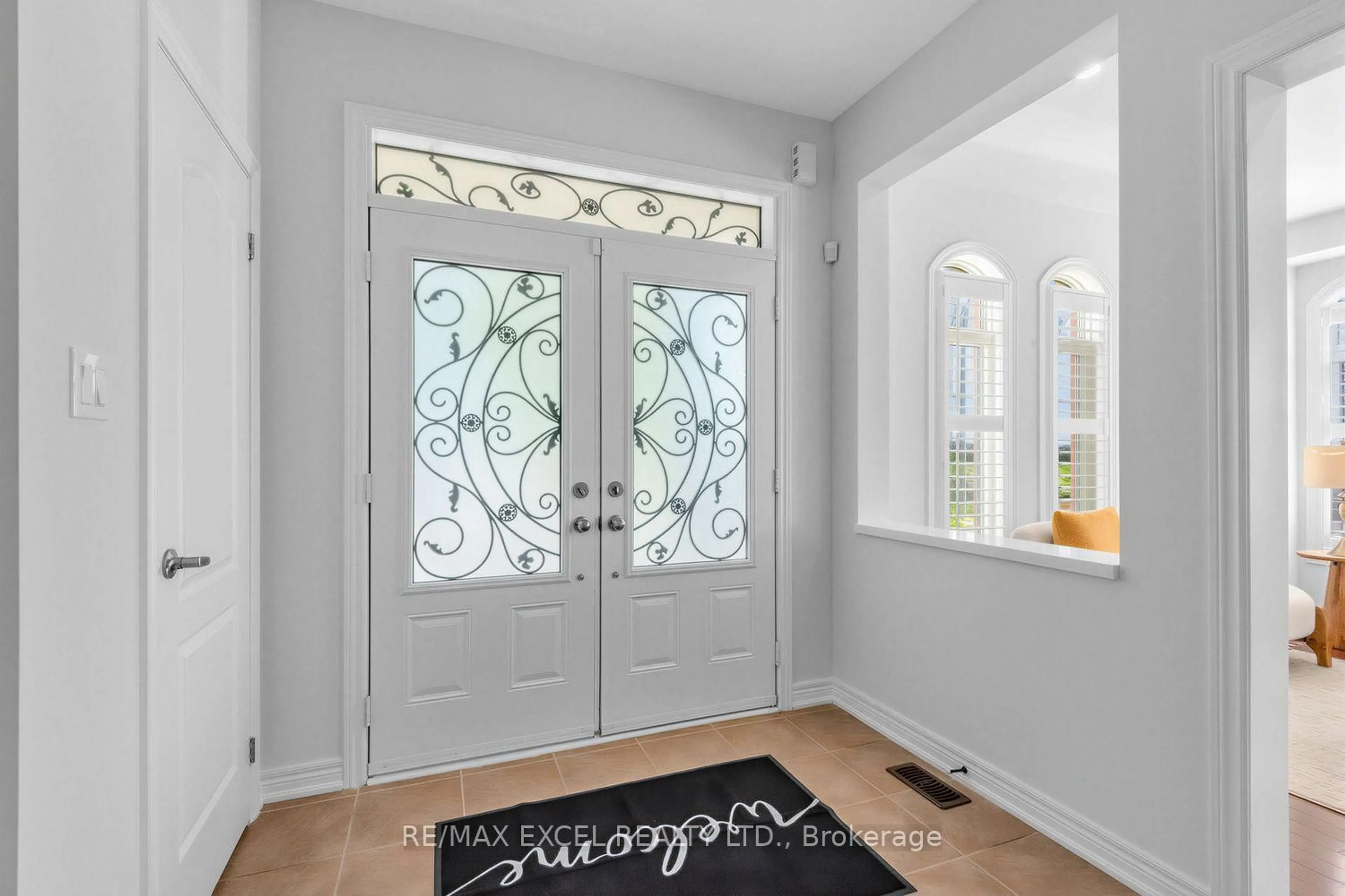 Indoor entryway for 43 Pearl Lake Rd, Markham Ontario L6B 0X3