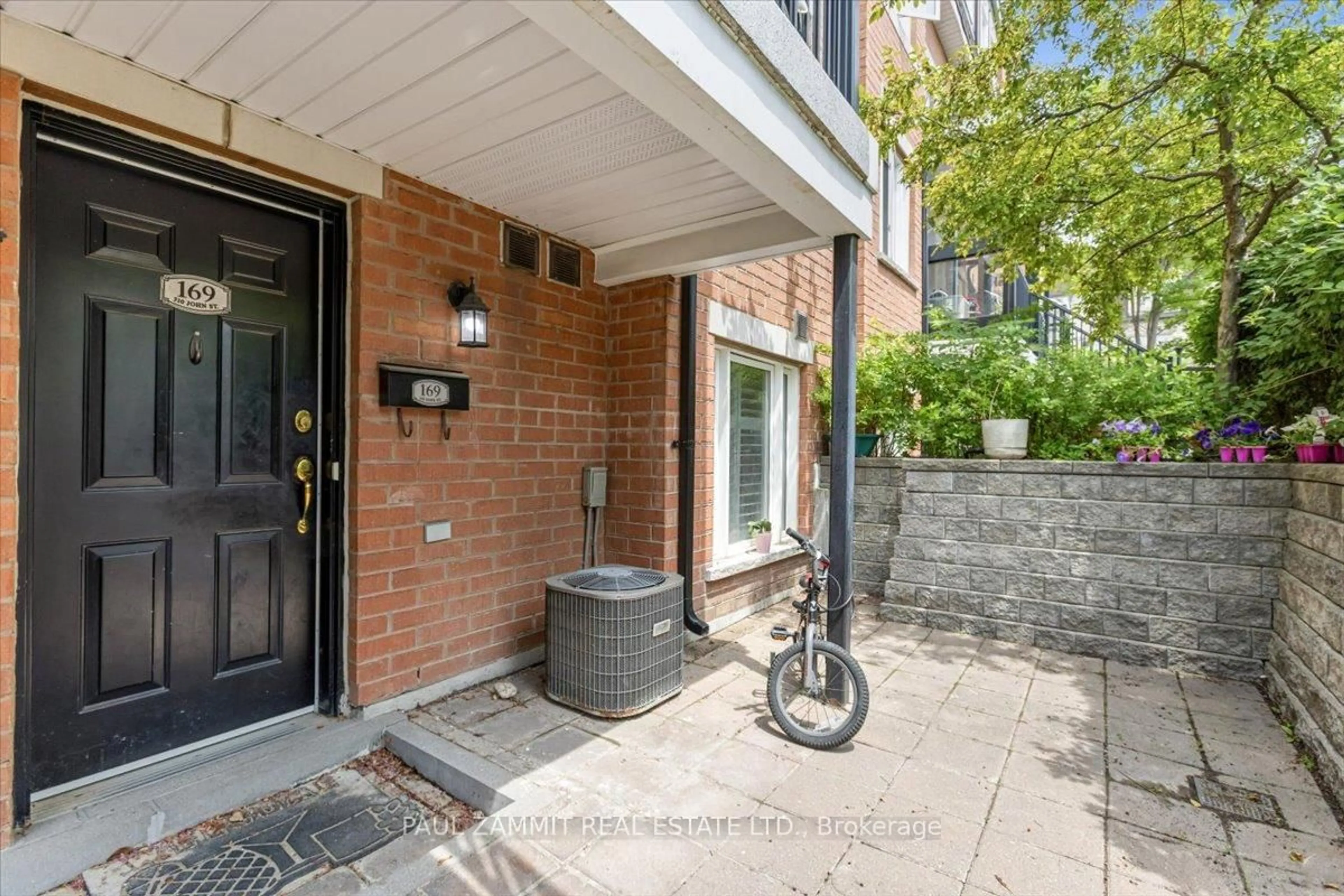 Indoor entryway for 310 John St #169, Markham Ontario L3T 0A7