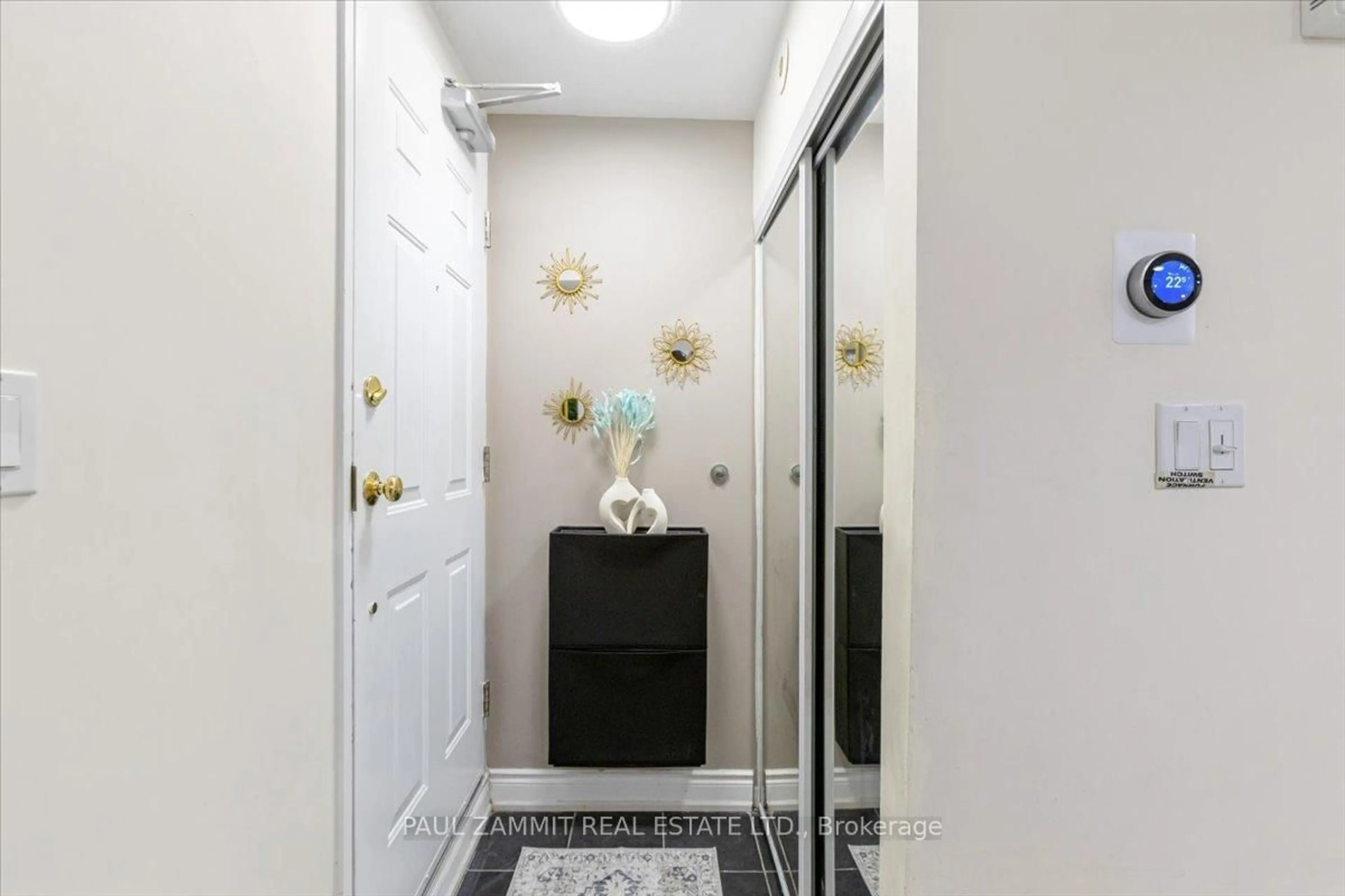 Indoor entryway for 310 John St #169, Markham Ontario L3T 0A7
