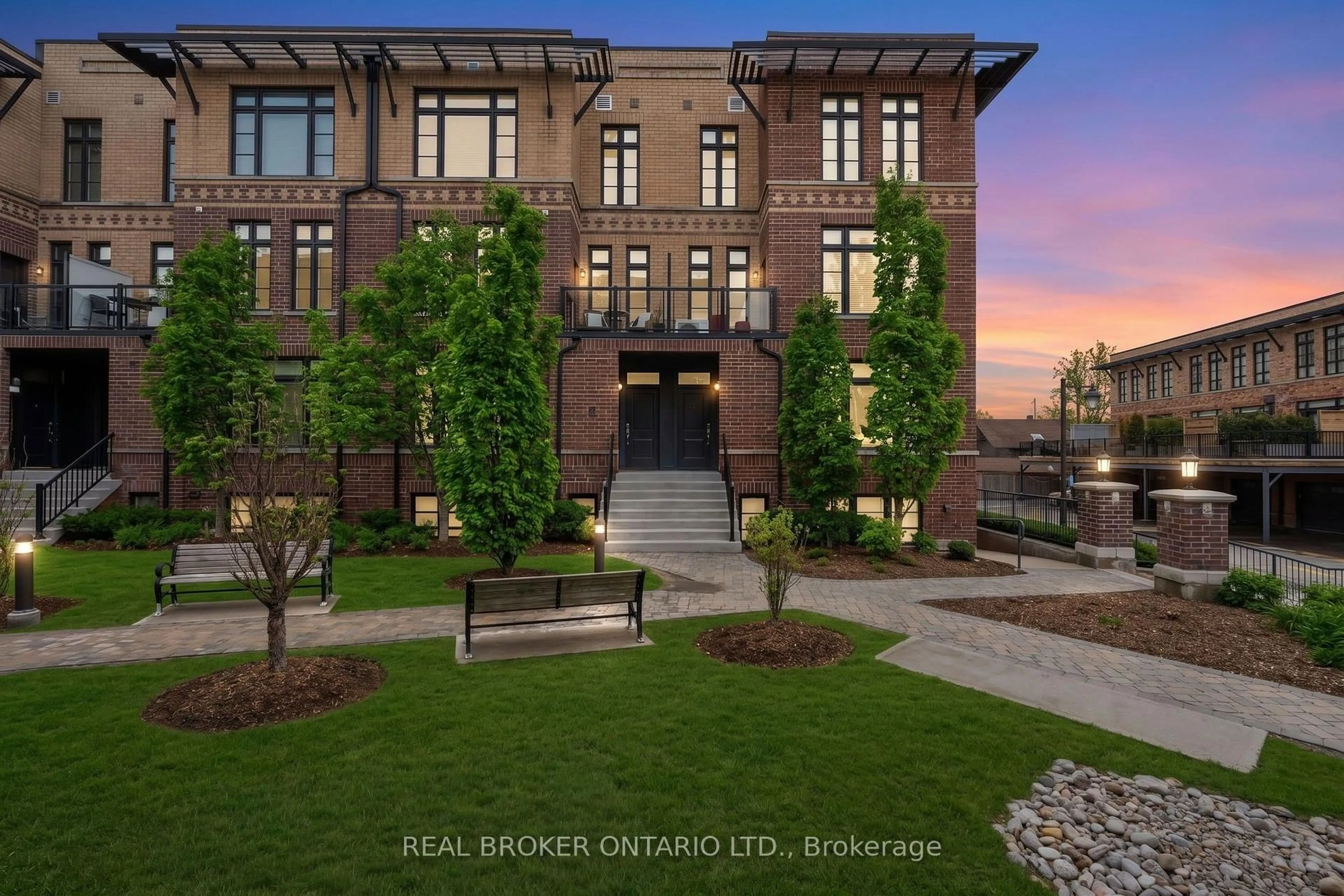 Indoor foyer for 8167 Kipling Ave #43, Vaughan Ontario L4L 0G4