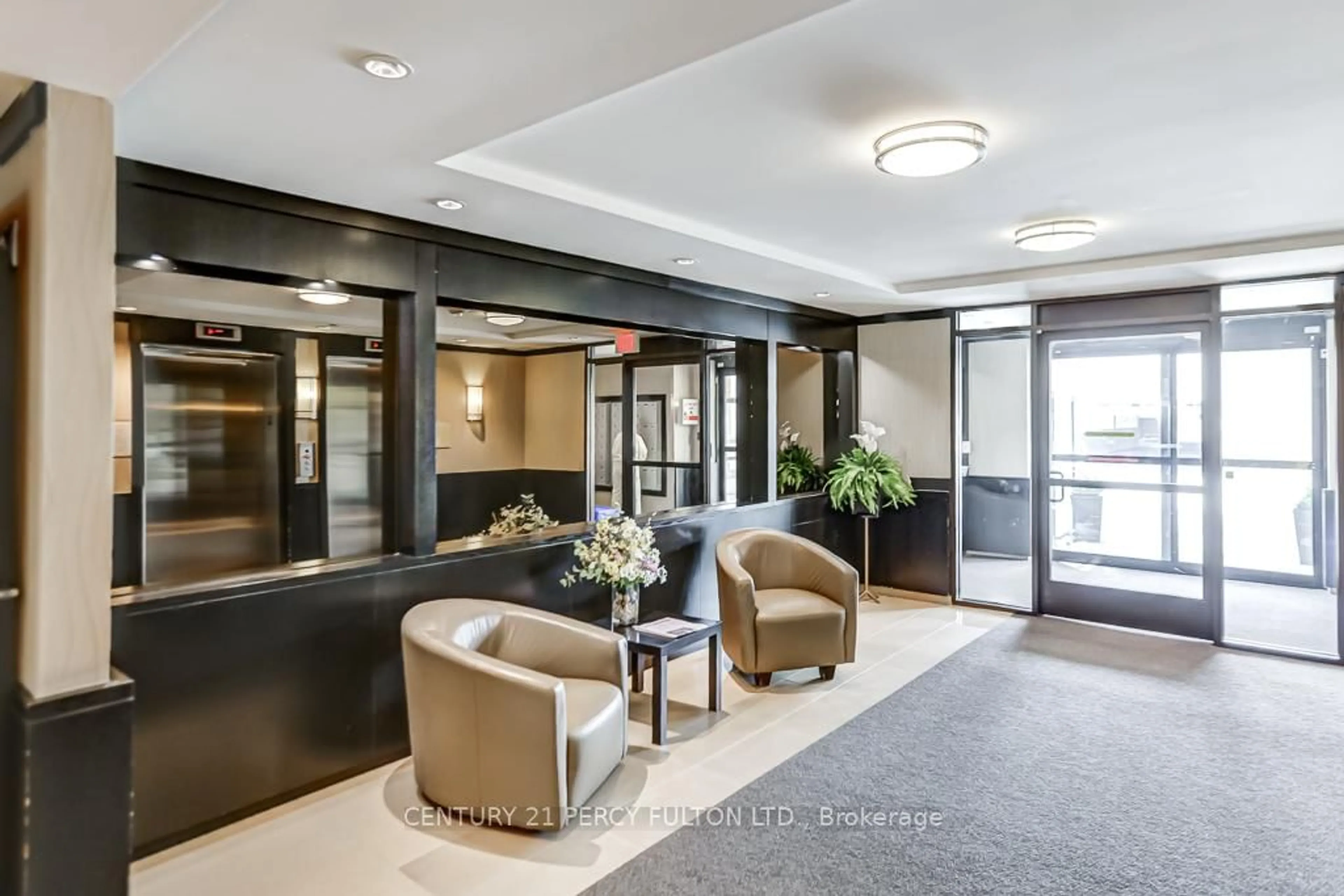 Indoor foyer for 149 Church St #304, King Ontario L0G 1T0