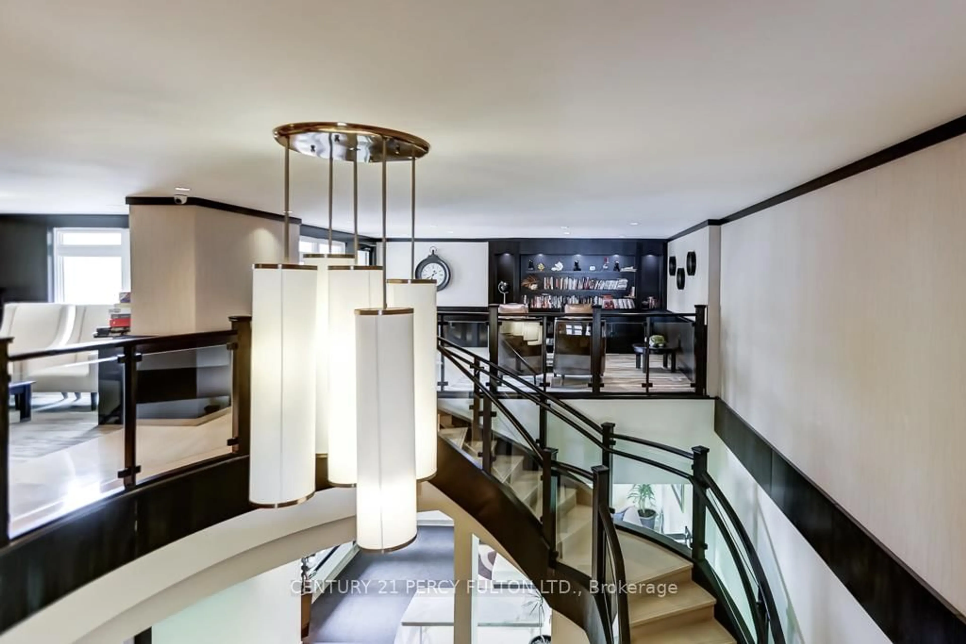 Indoor foyer for 149 Church St #304, King Ontario L0G 1T0