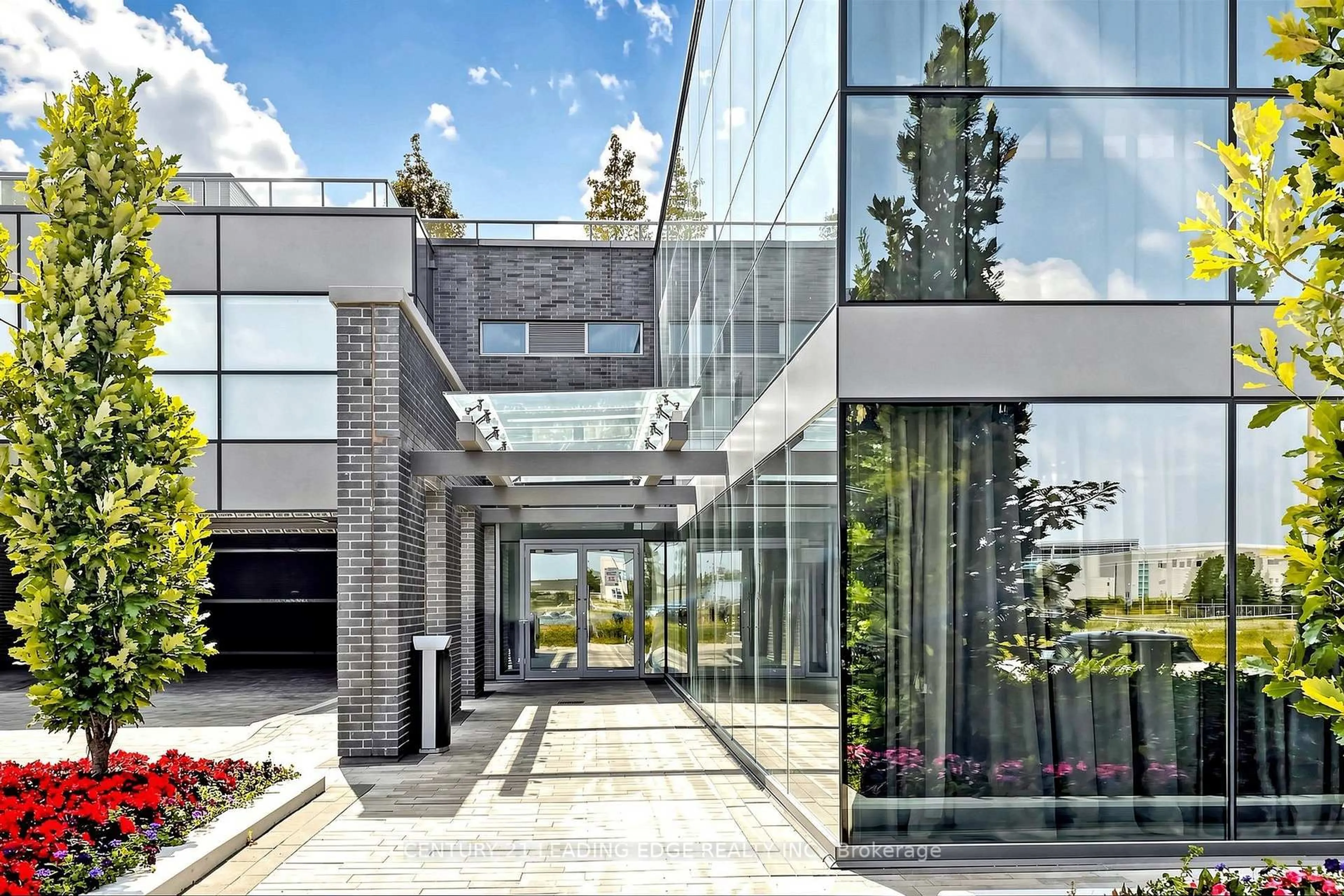 Indoor foyer for 65 Oneida Cres #801, Richmond Hill Ontario L4B 0G9