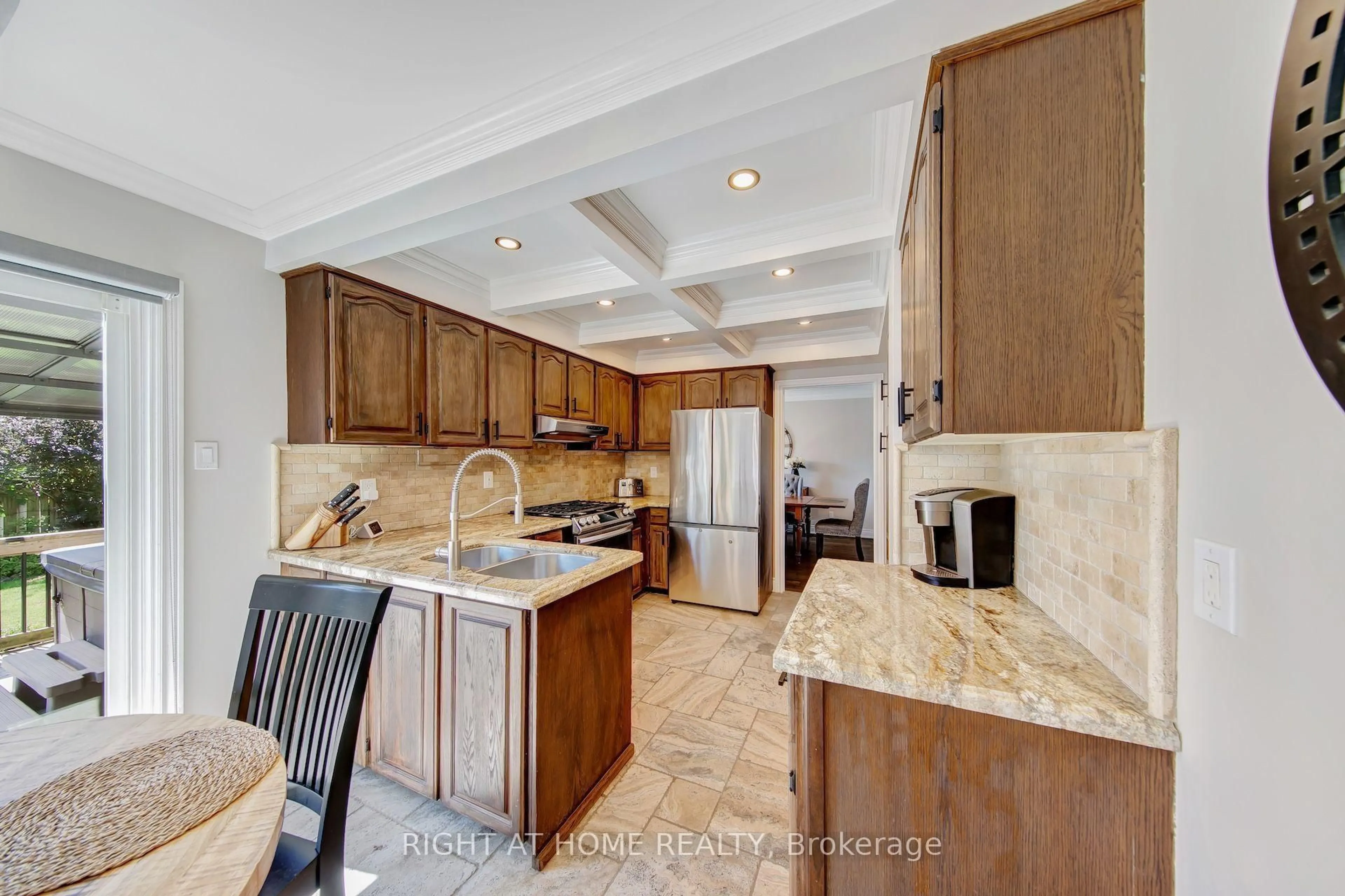 Open concept kitchen, ceramic/tile floor for 71 South Balsam St, Uxbridge Ontario L9P 1G6