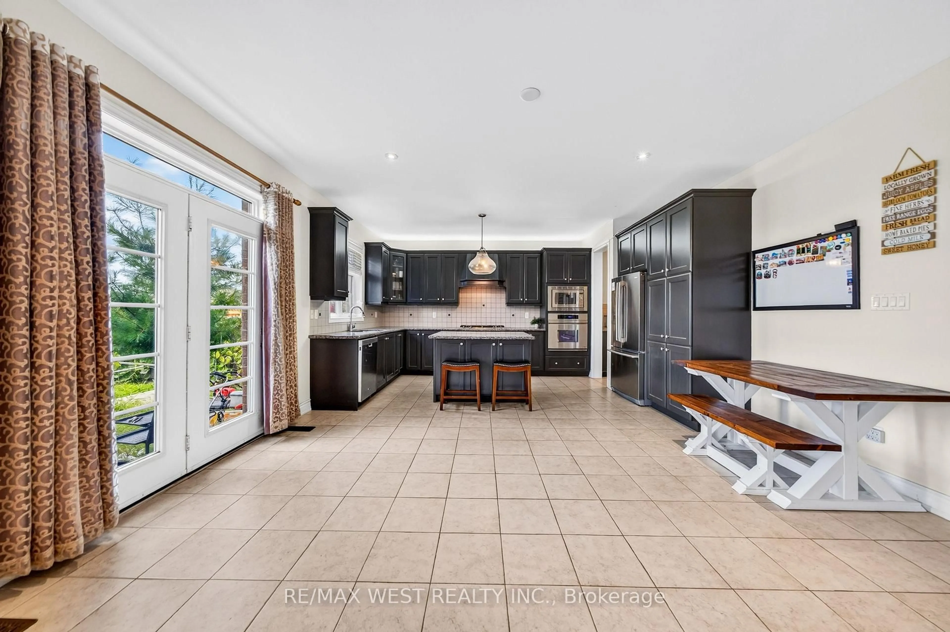 Open concept kitchen, ceramic/tile floor for 12 Oldham St, Vaughan Ontario L4H 3N9