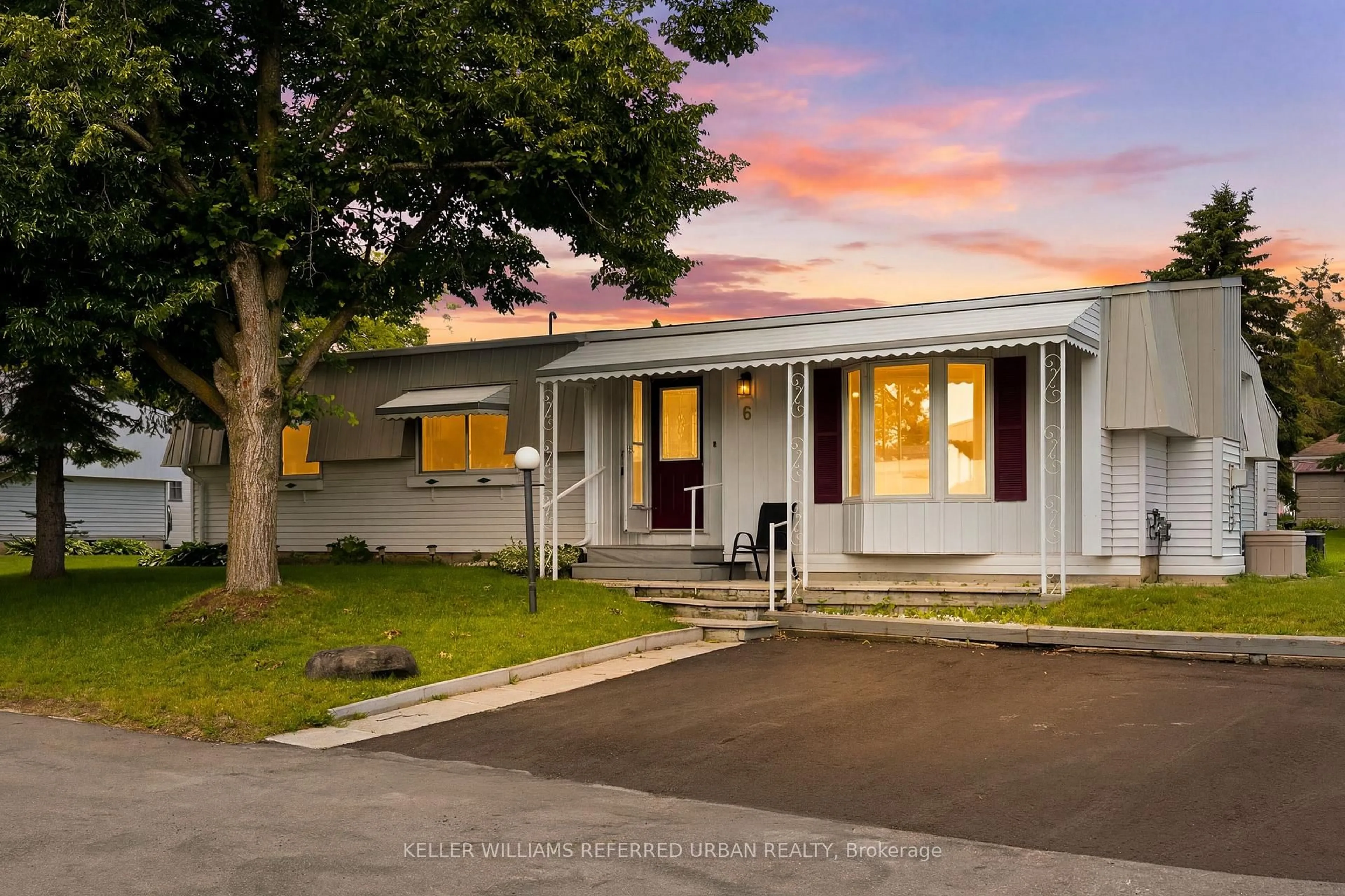 Home with vinyl exterior material, street for 6 Gander Cove, Innisfil Ontario L9S 1R9