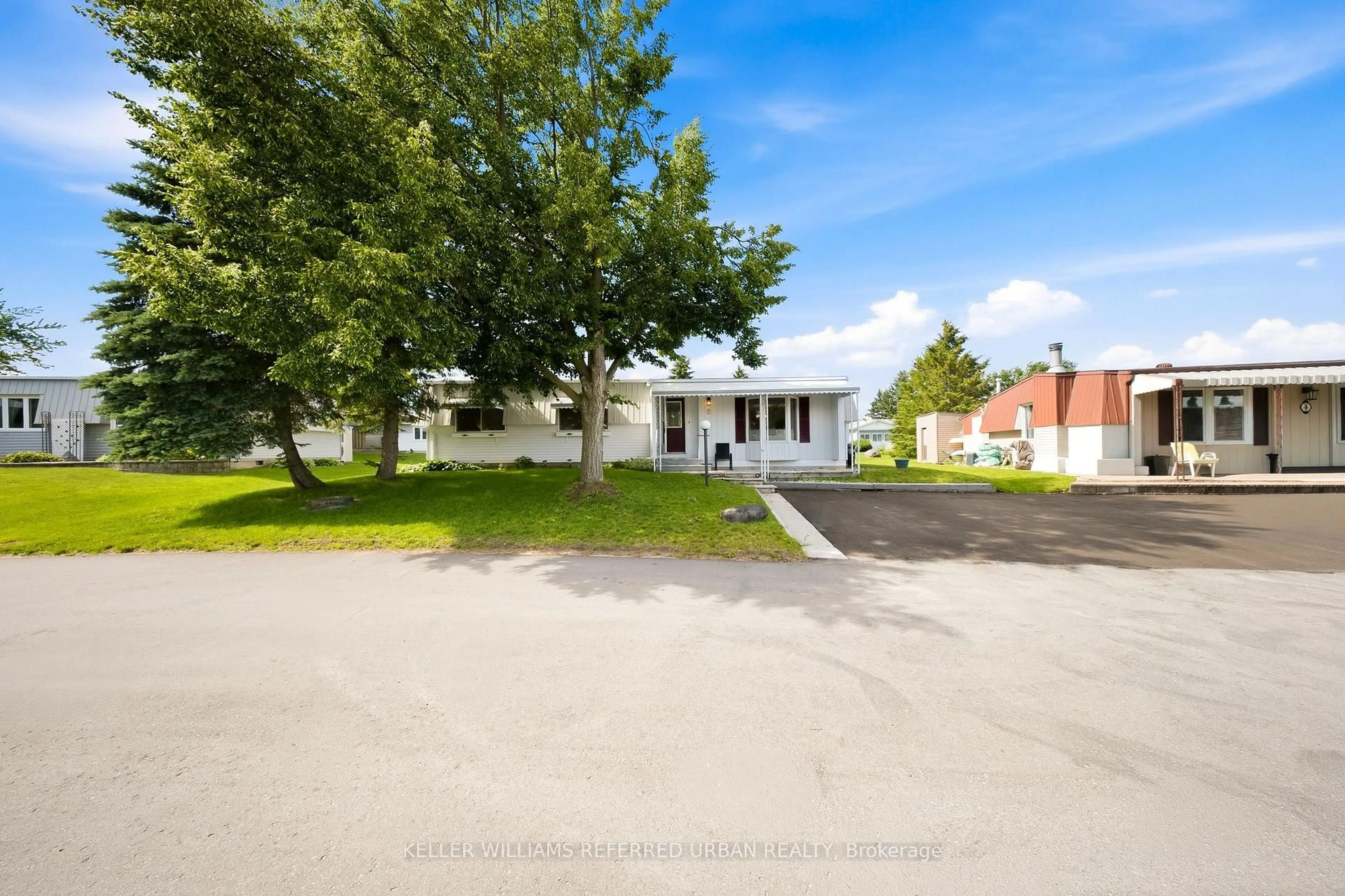 A pic from outside/outdoor area/front of a property/back of a property/a pic from drone, street for 6 Gander Cove, Innisfil Ontario L9S 1R9