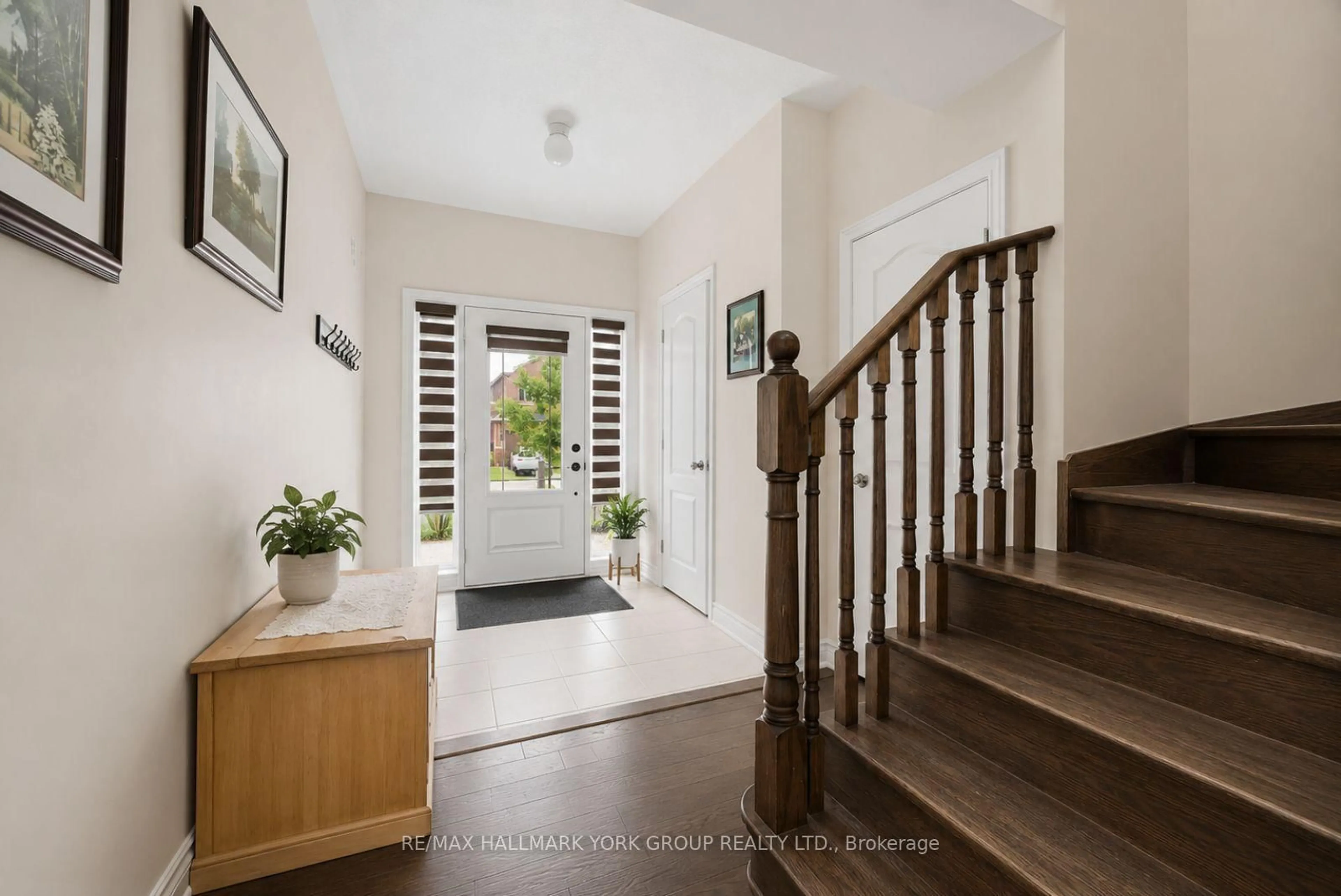 Indoor entryway for 45 Furniss St, Brock Ontario L0K 1A0
