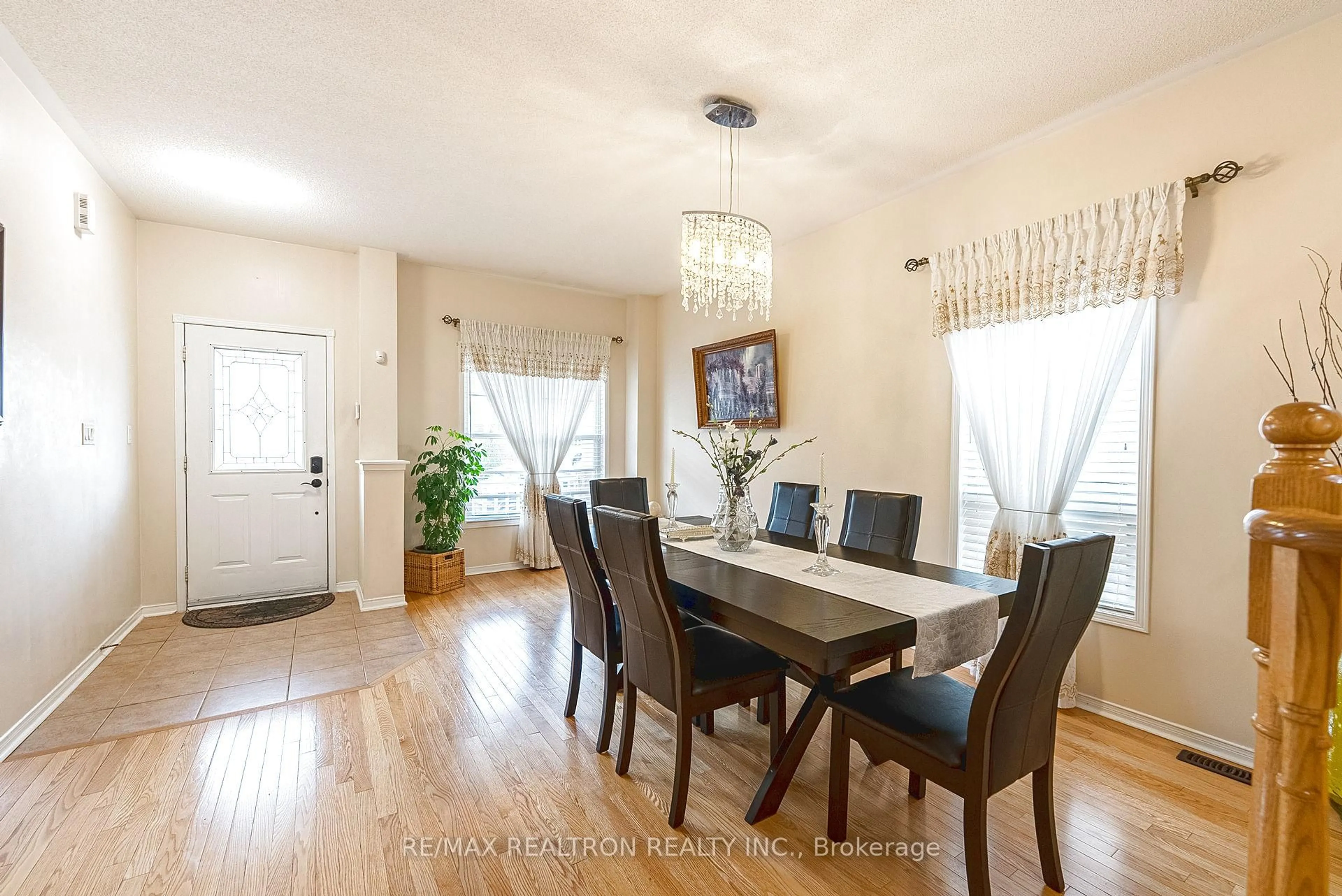 Dining room, wood/laminate floor for 15 Brumstead Dr, Richmond Hill Ontario L4E 0C5