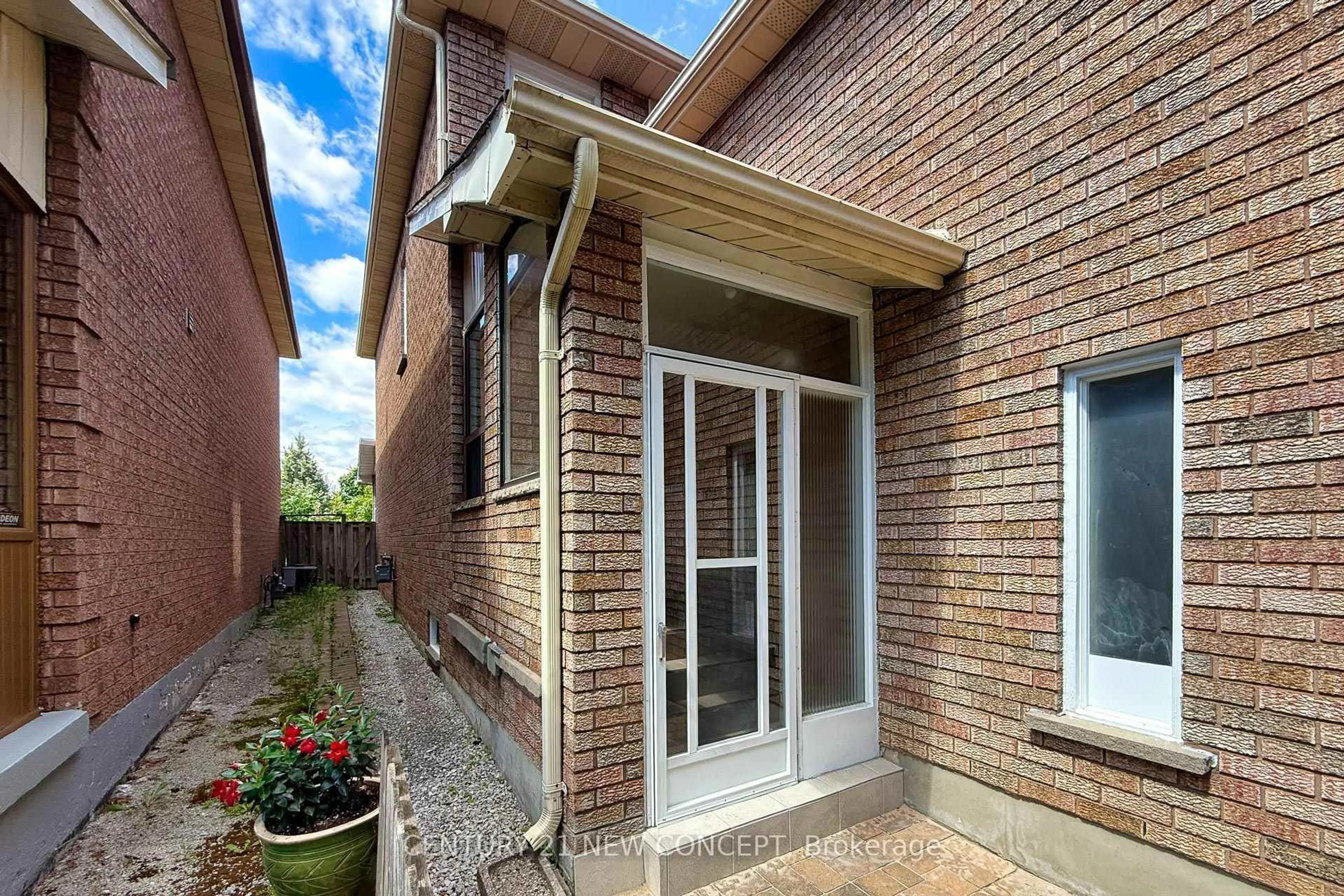 Home with brick exterior material, street for 90 Wade Gate, Vaughan Ontario L4J 5X4