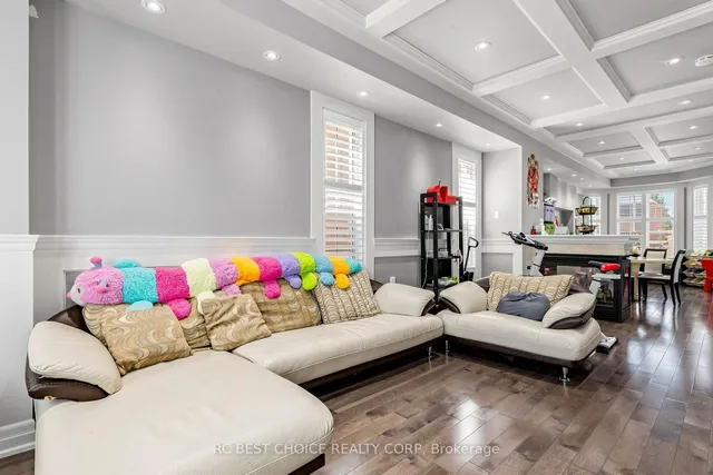 18 Chauncey Crt, Markham 4