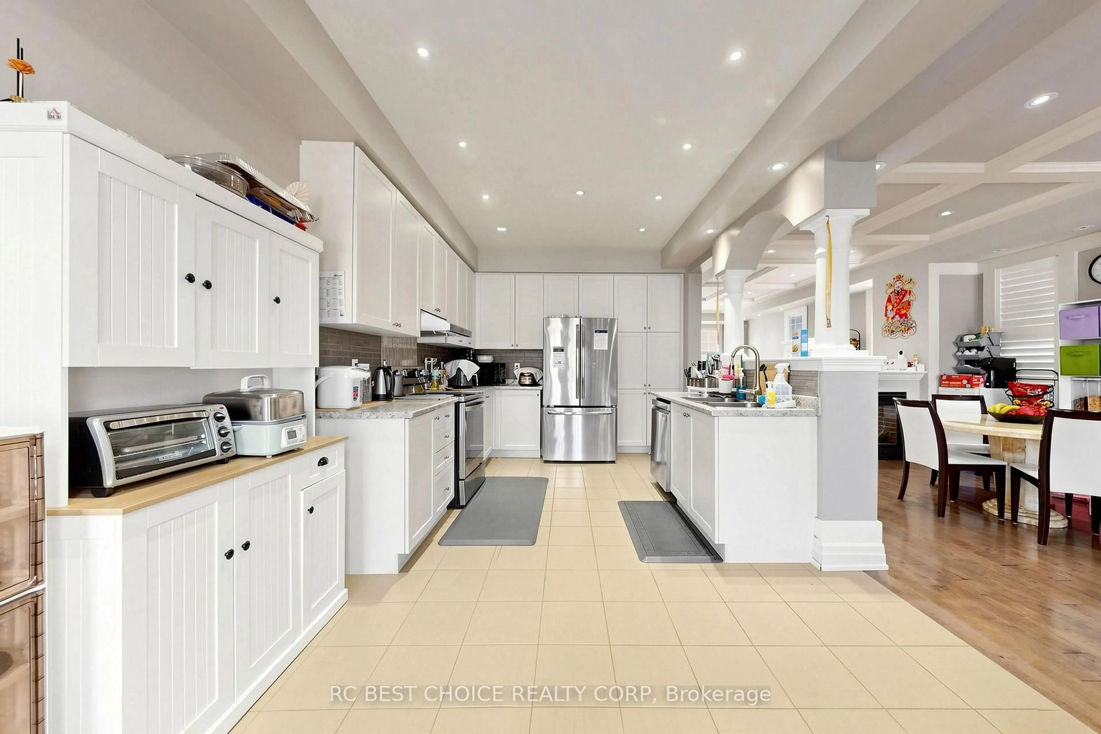 Open concept kitchen, ceramic/tile floor for 18 Chauncey Crt, Markham Ontario L6B 1H1