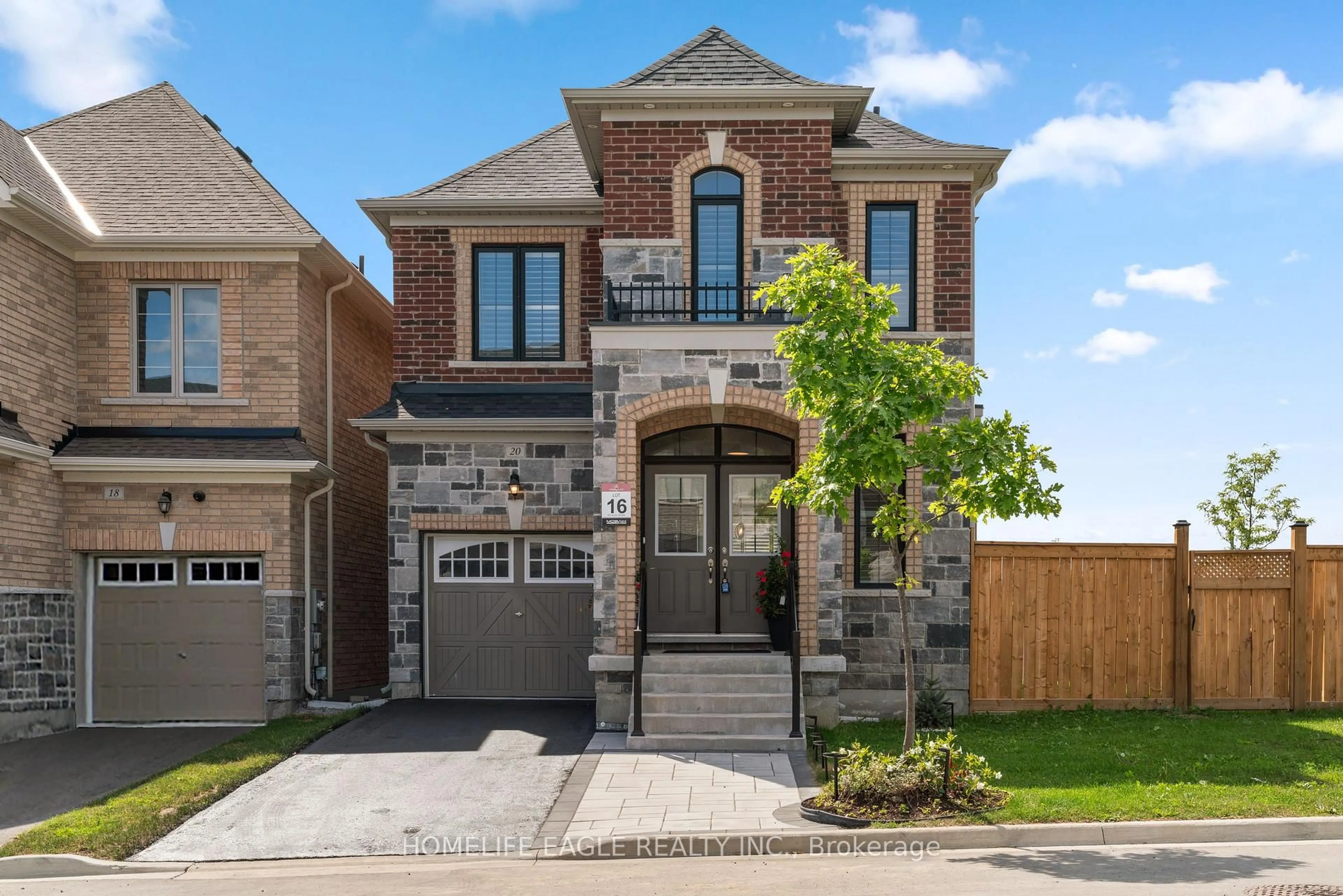 Home with brick exterior material, street for 20 Viola St, East Gwillimbury Ontario L9N 0T6
