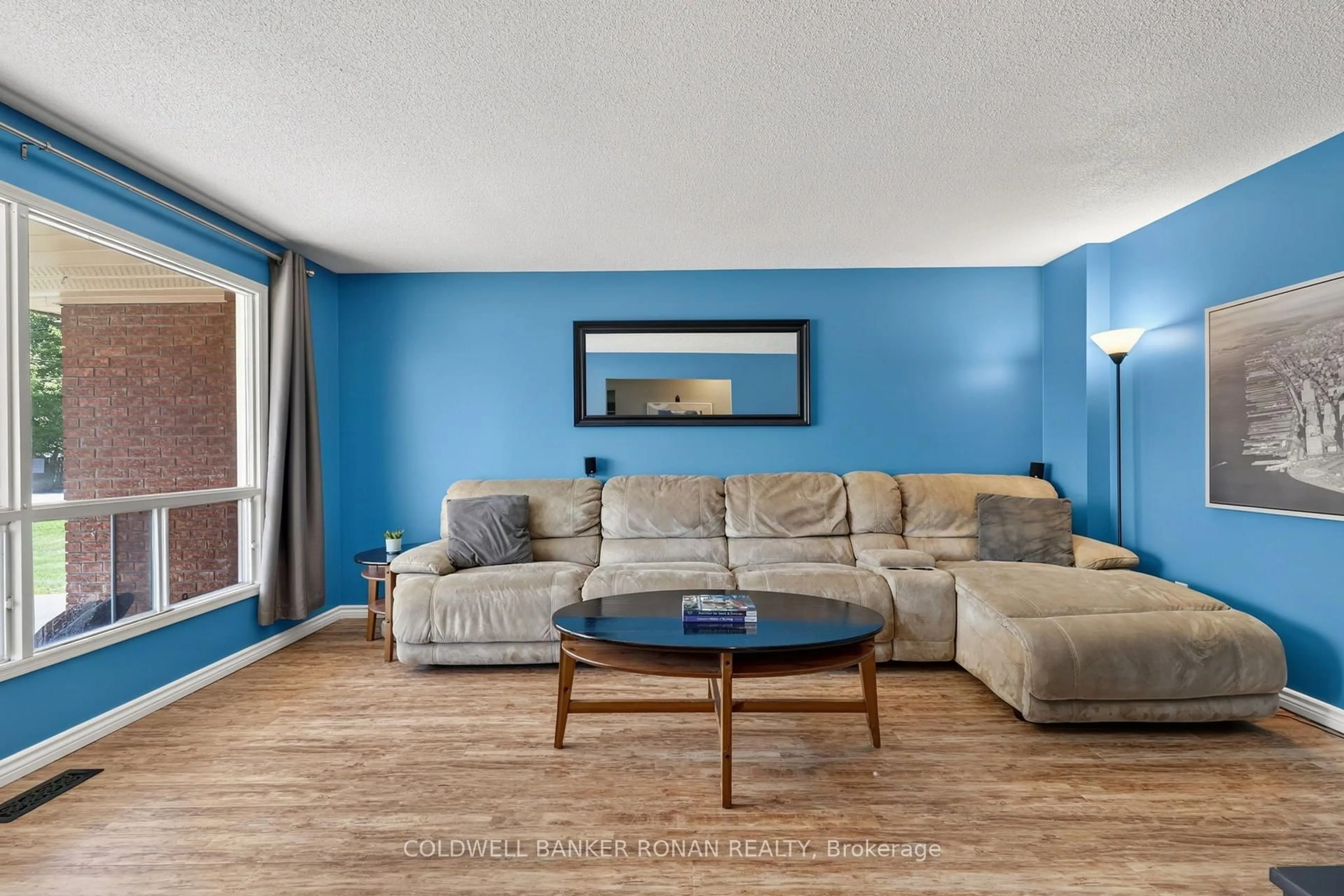 Living room with furniture, wood/laminate floor for 132 Queen St, New Tecumseth Ontario L9R 1K6