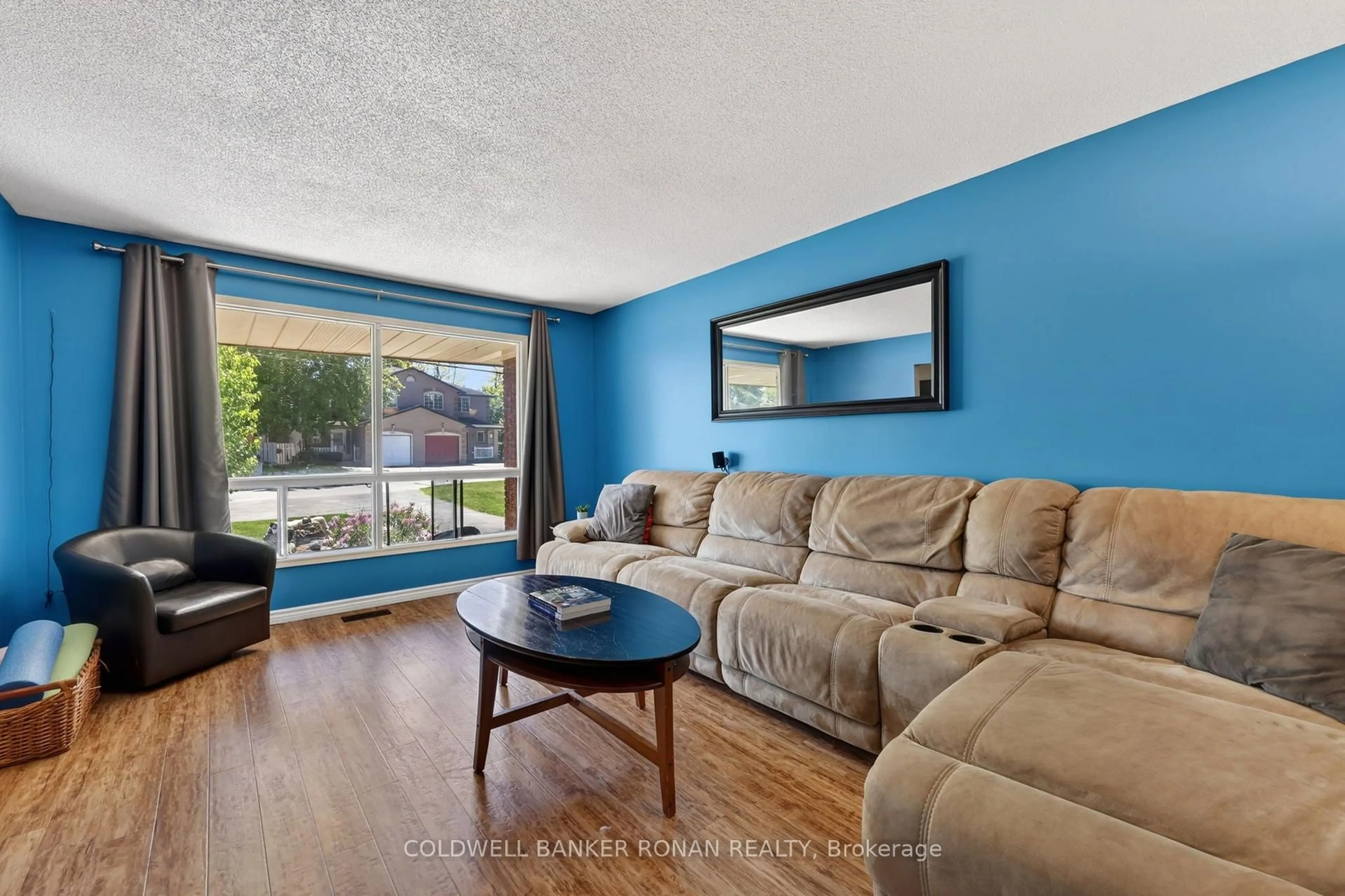 Living room with furniture, unknown for 132 Queen St, New Tecumseth Ontario L9R 1K6