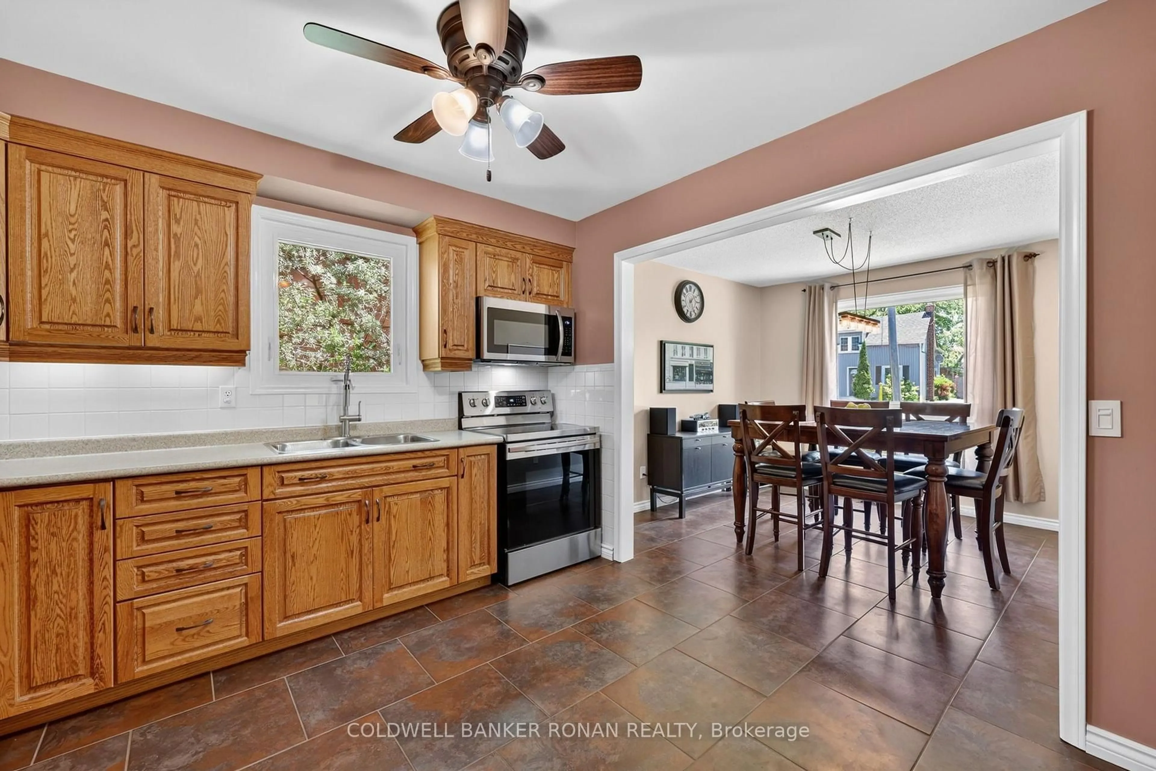 Open concept kitchen, ceramic/tile floor for 132 Queen St, New Tecumseth Ontario L9R 1K6