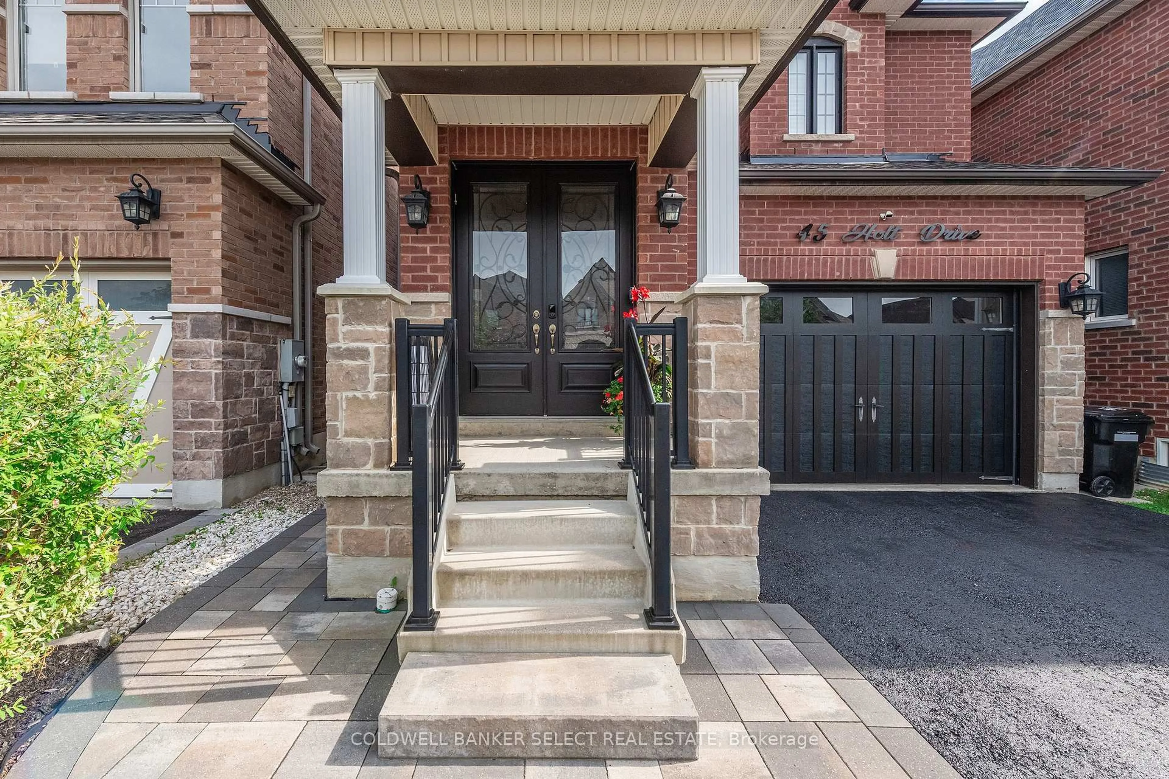 Indoor entryway for 45 Holt Dr, New Tecumseth Ontario L9R 0H8