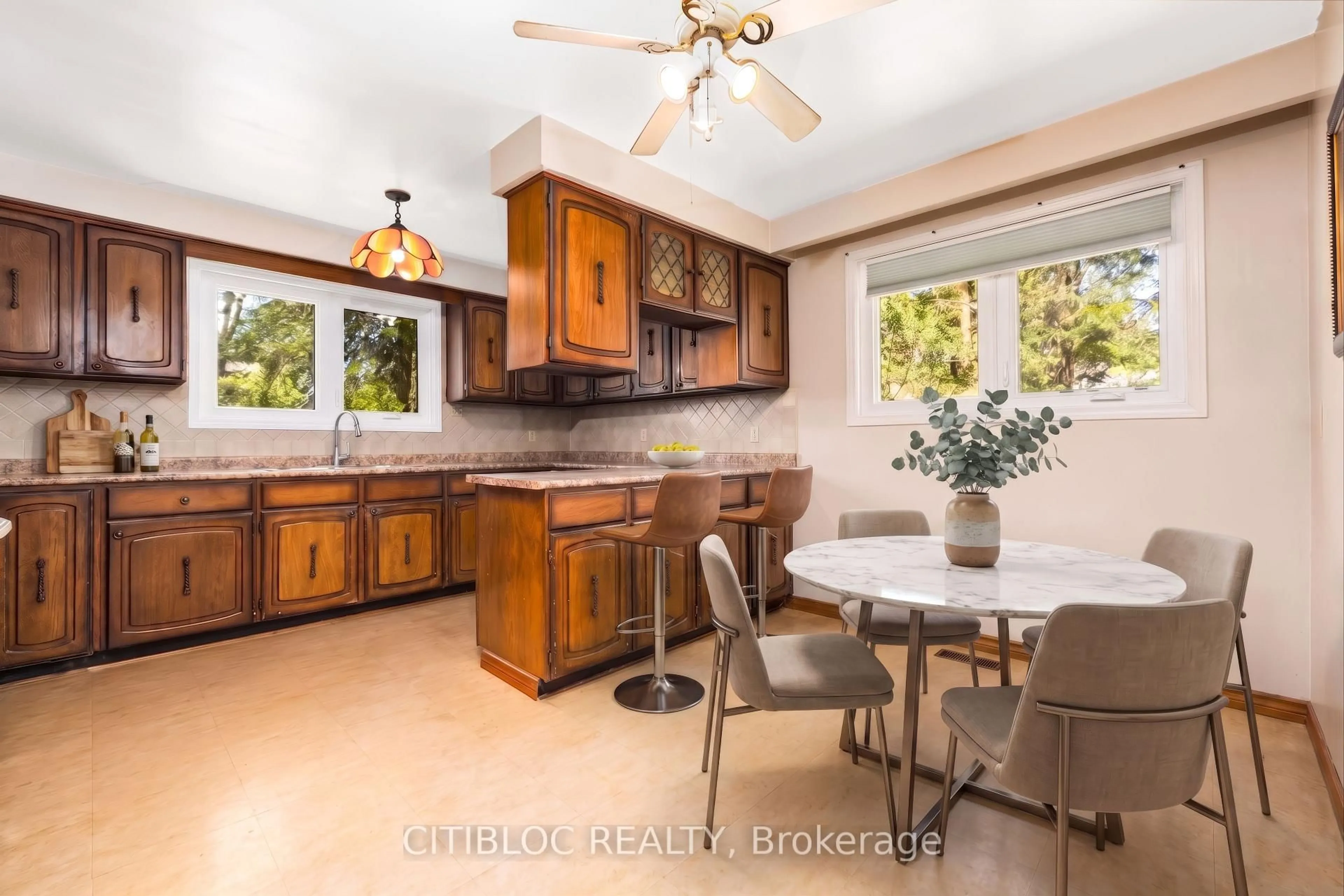 Open concept kitchen, ceramic/tile floor for 5 Old Forge Rd, King Ontario L7B 1K4