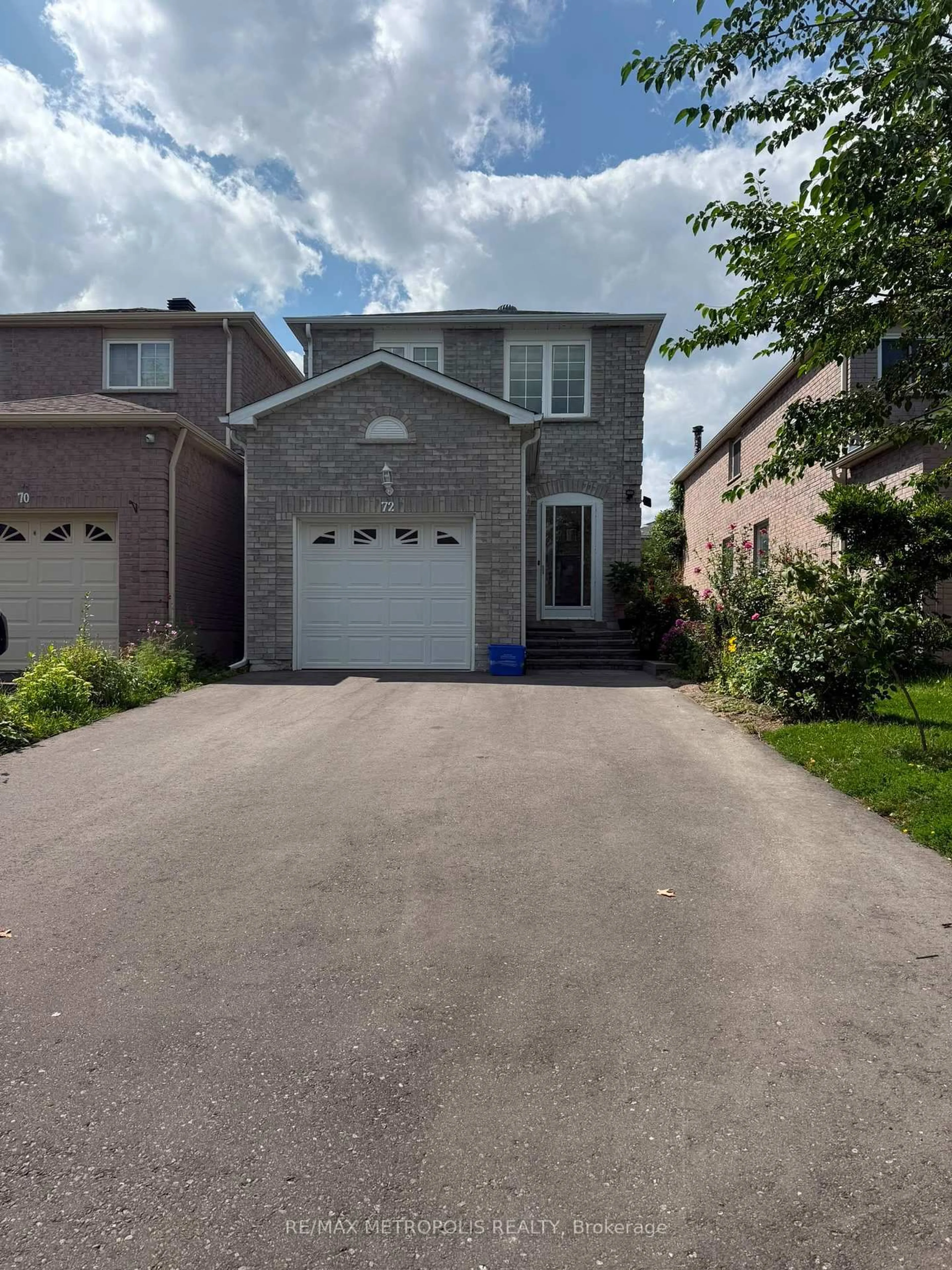 A pic from outside/outdoor area/front of a property/back of a property/a pic from drone, street for 72 William Honey Cres, Markham Ontario L3S 2L1