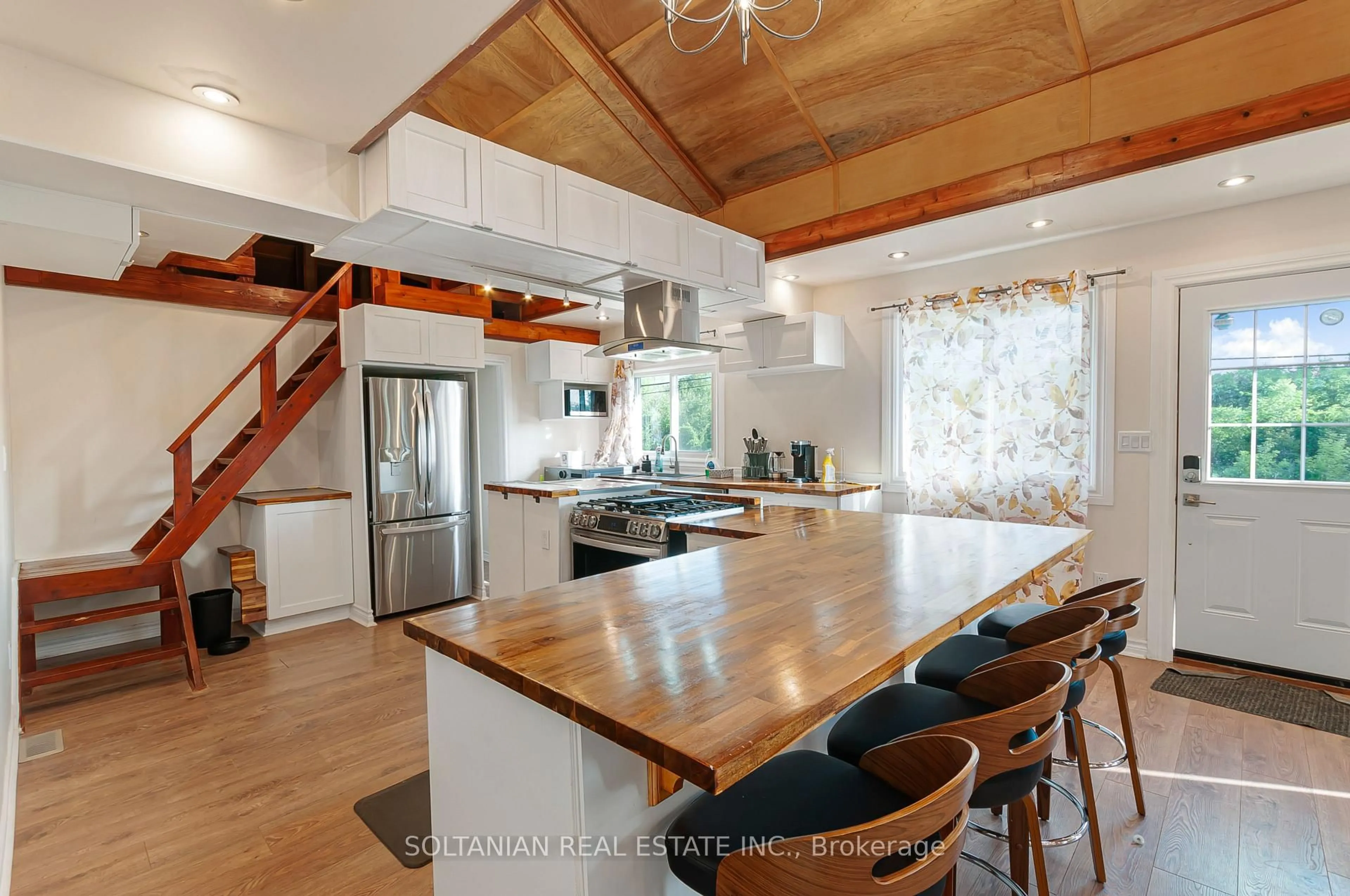Open concept kitchen, wood/laminate floor for 92 Victoria Ave, Brock Ontario L0K 1A0