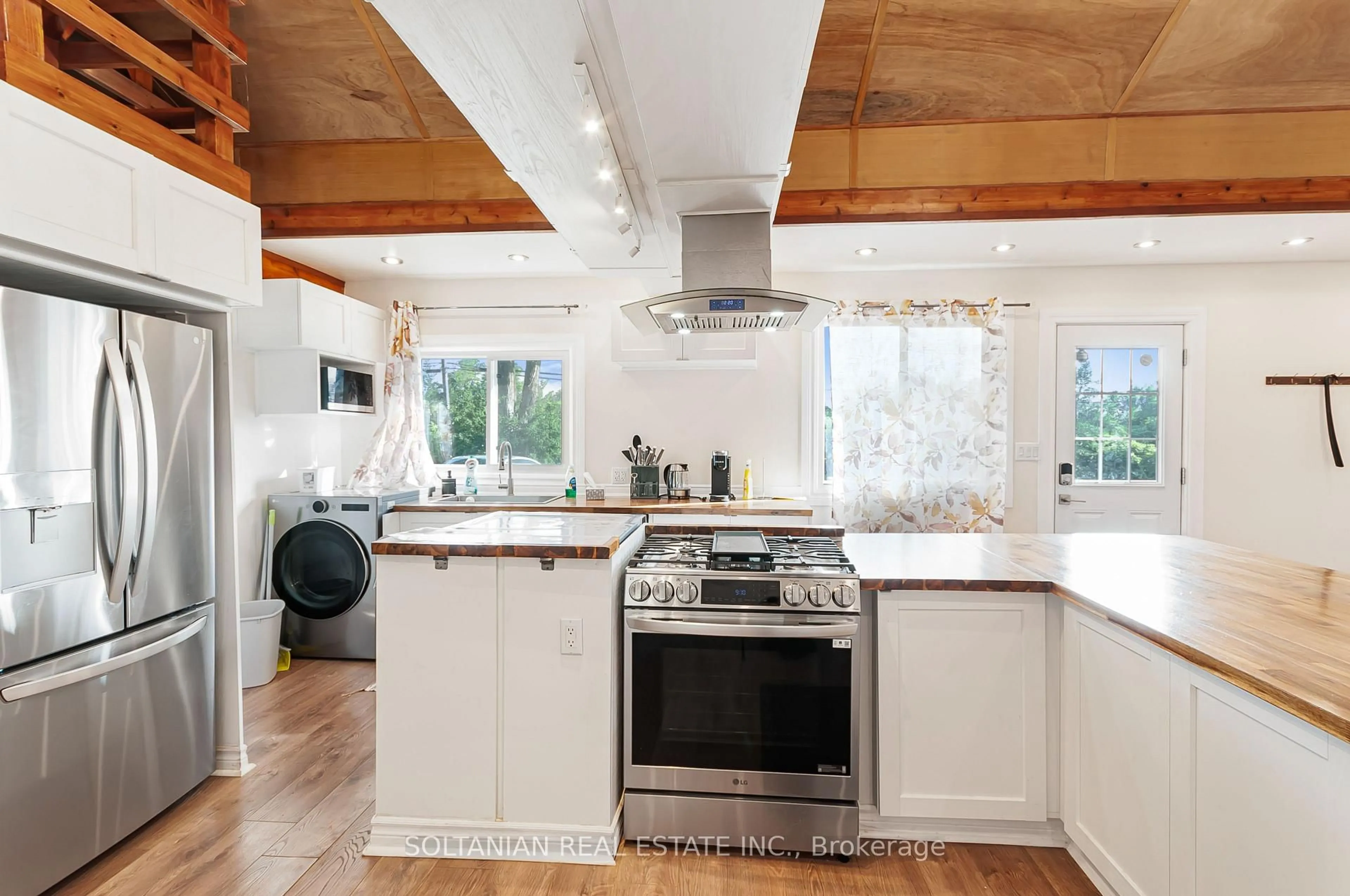 Contemporary kitchen, unknown for 92 Victoria Ave, Brock Ontario L0K 1A0