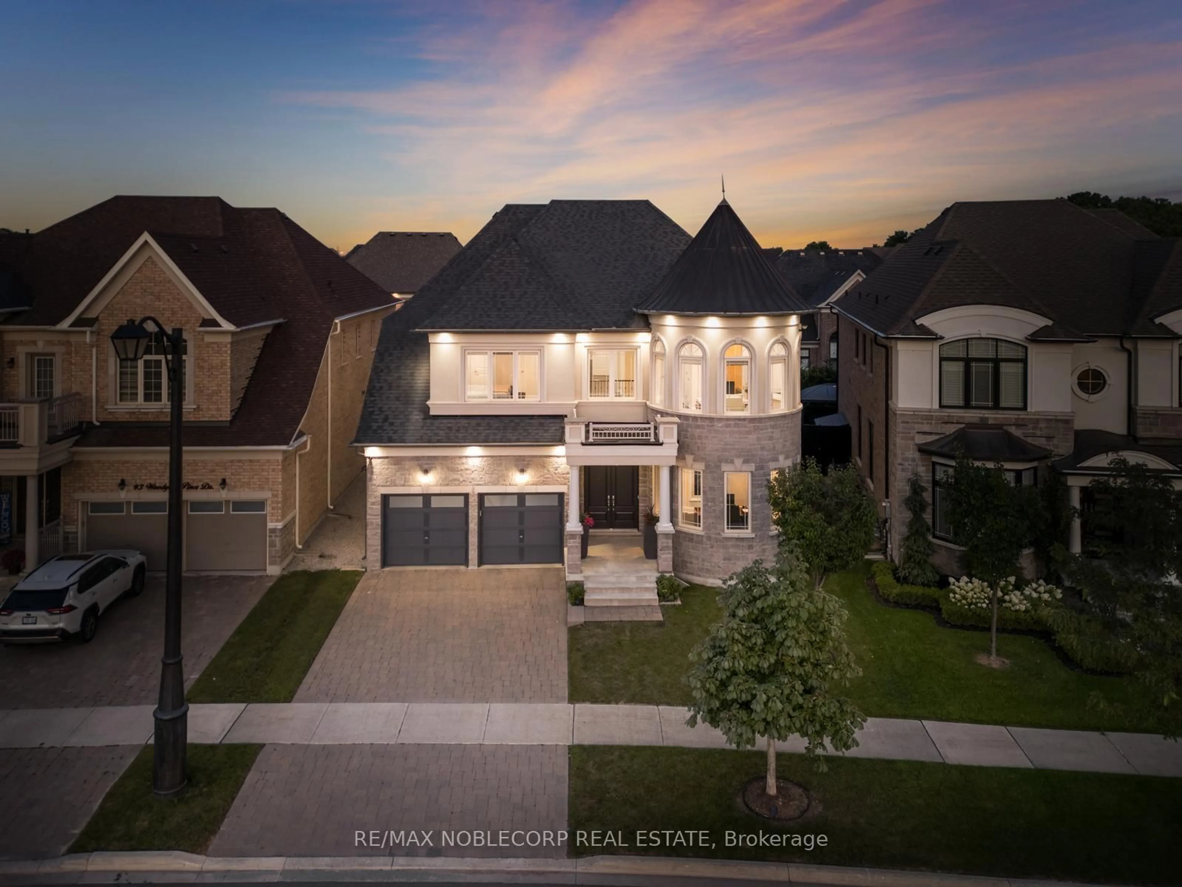A pic from outside/outdoor area/front of a property/back of a property/a pic from drone, street for 91 Woodgate Pines Dr, Vaughan Ontario L4H 4A4