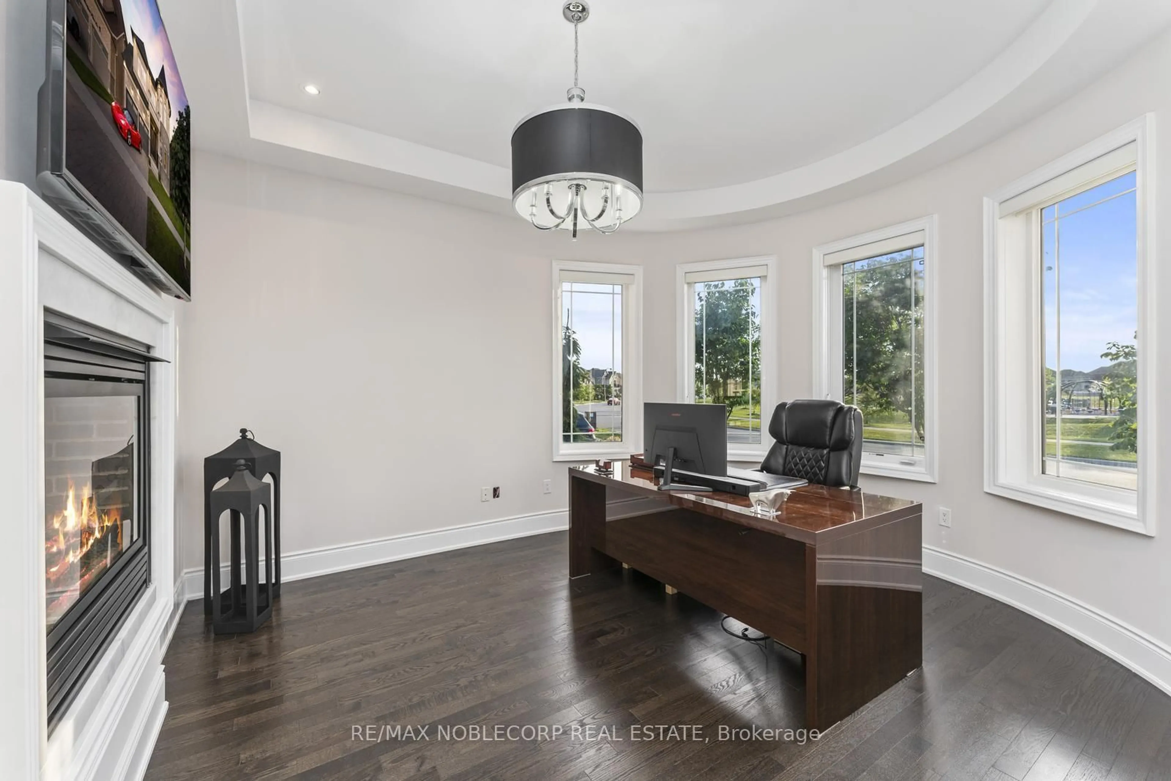 A pic of a room for 91 Woodgate Pines Dr, Vaughan Ontario L4H 4A4