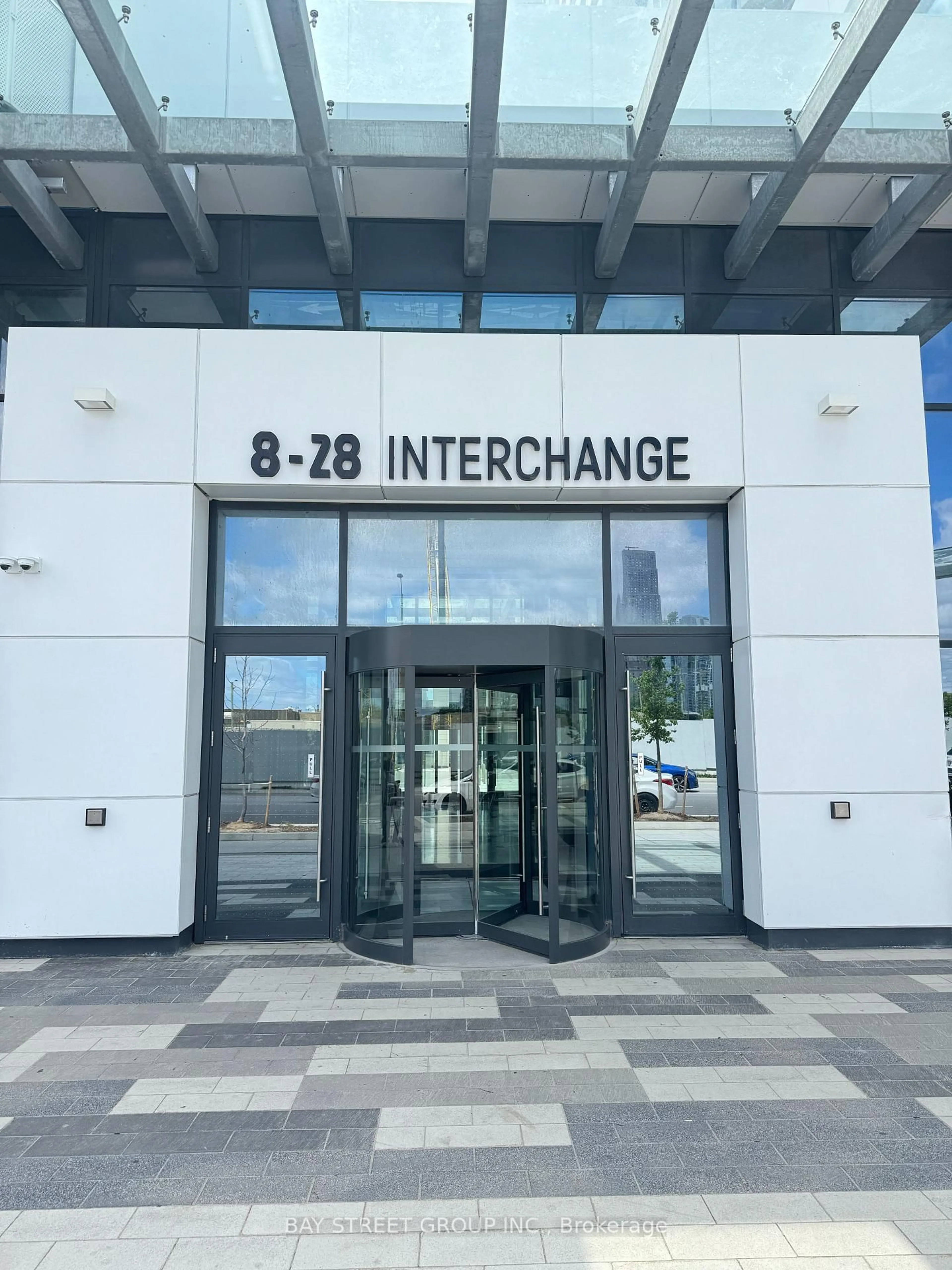 Indoor foyer for 8 Interchange Way #5510, Vaughan Ontario L4K 0R2