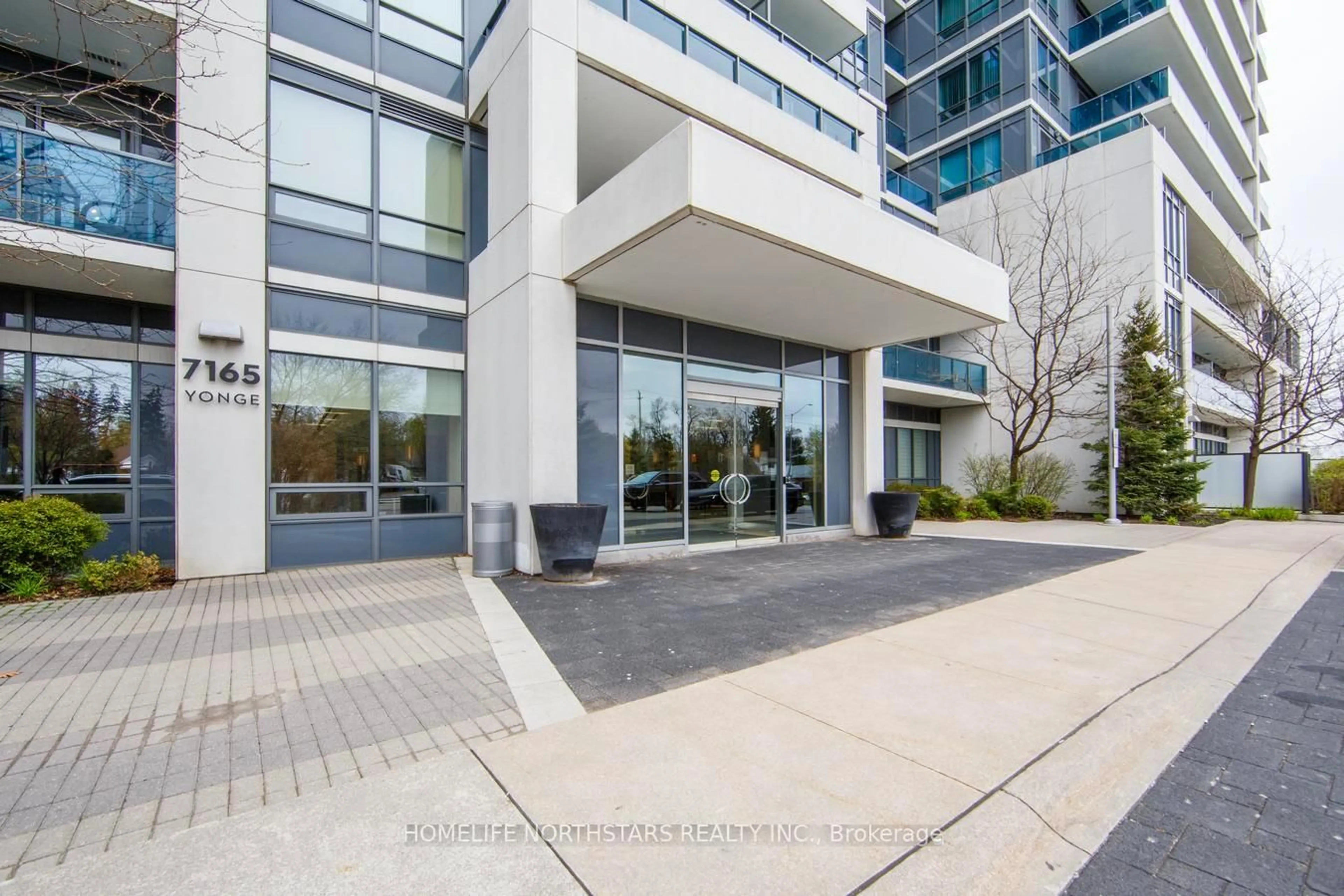 Indoor foyer for 7165 Yonge St #432, Markham Ontario L3T 0C9