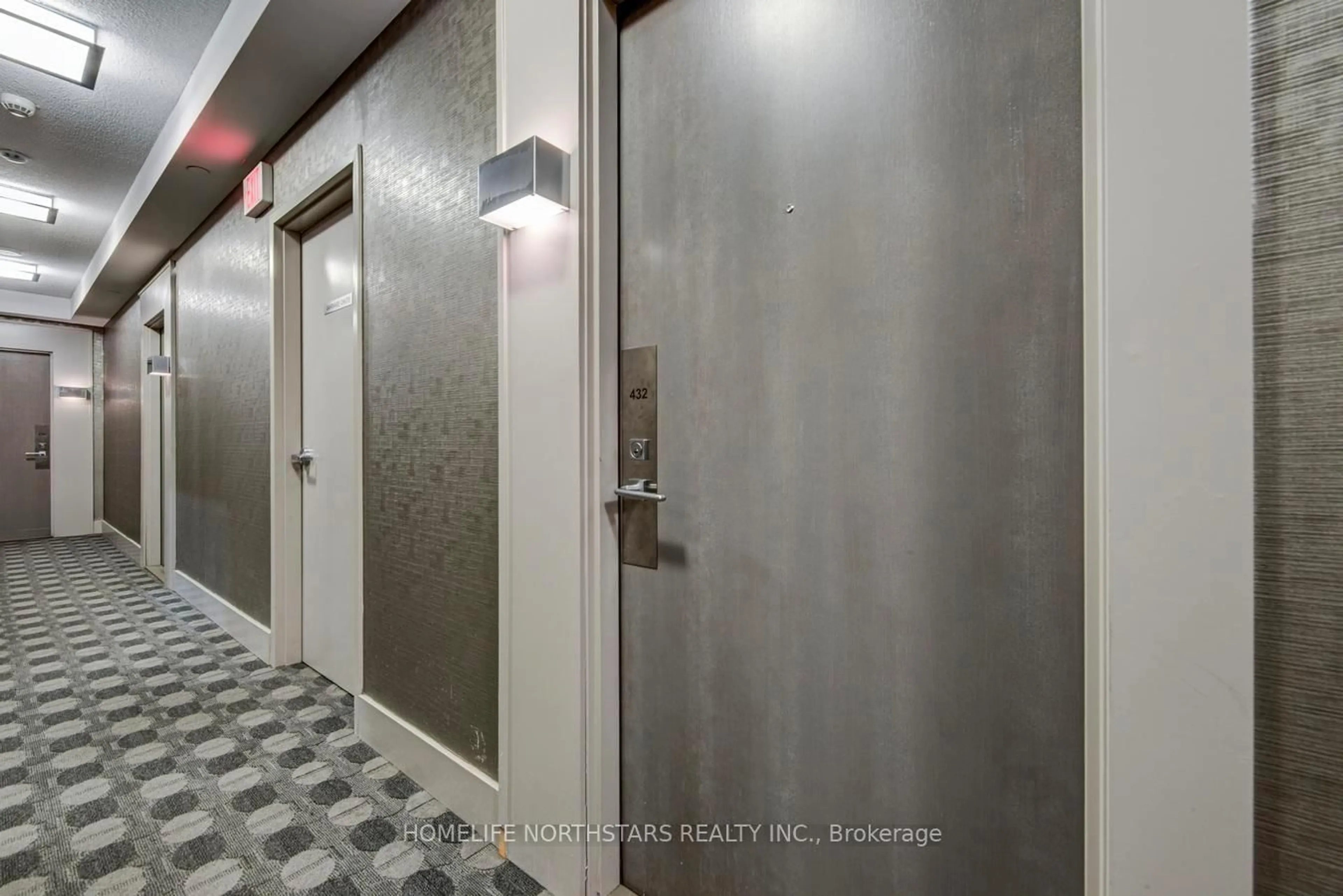 Indoor foyer for 7165 Yonge St #432, Markham Ontario L3T 0C9