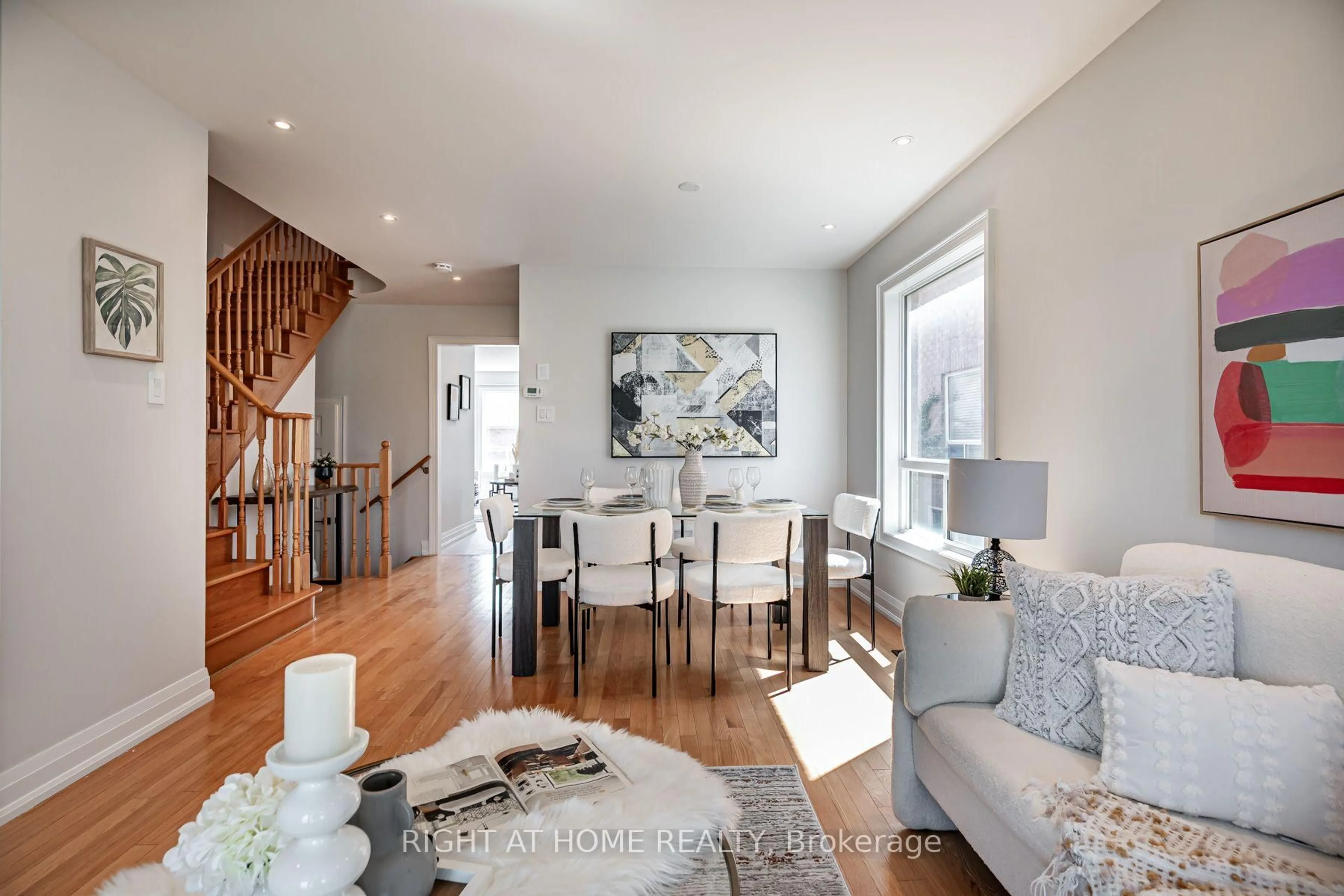 Living room with furniture, wood/laminate floor for 546 Hoover Park Dr, Whitchurch-Stouffville Ontario L4A 0S8