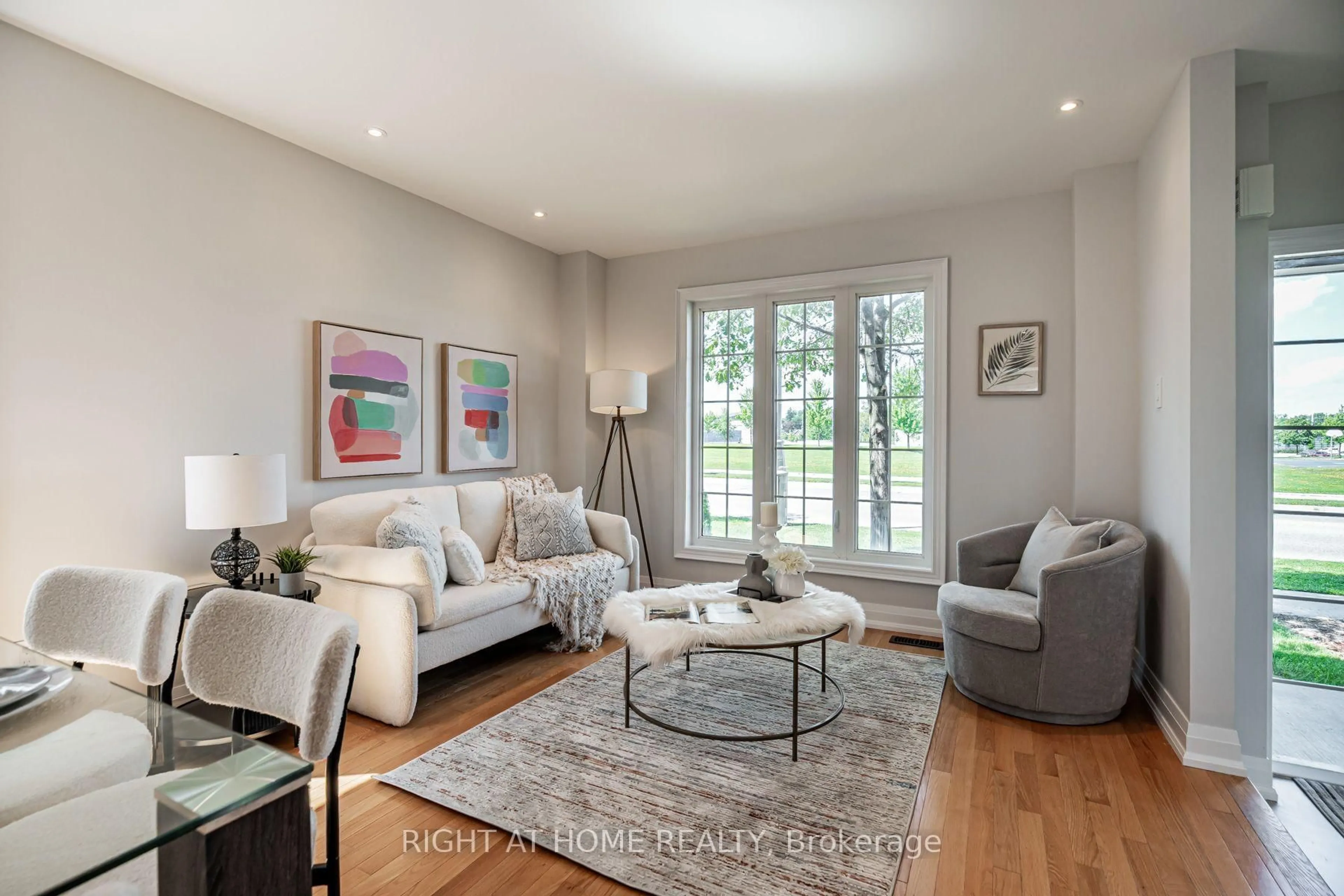 Living room with furniture, wood/laminate floor for 546 Hoover Park Dr, Whitchurch-Stouffville Ontario L4A 0S8