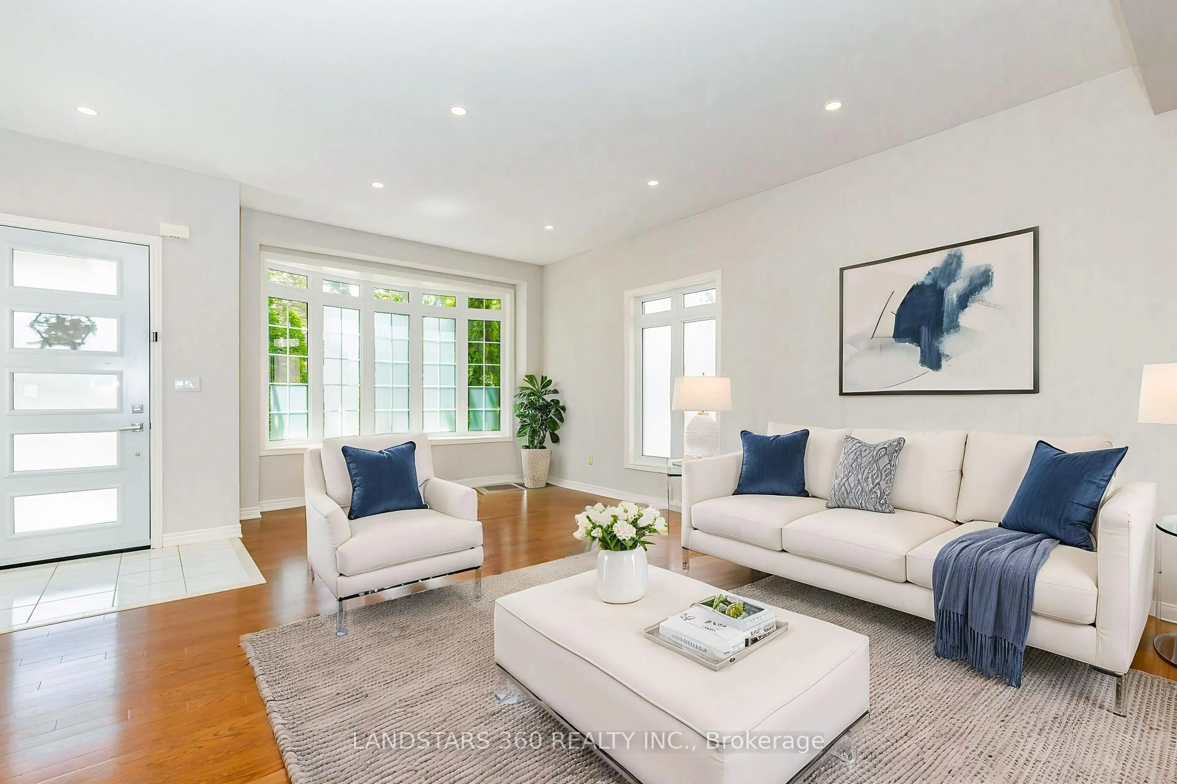 Living room with furniture, unknown for 314 Tower Hill Rd, Richmond Hill Ontario L4E 0A6