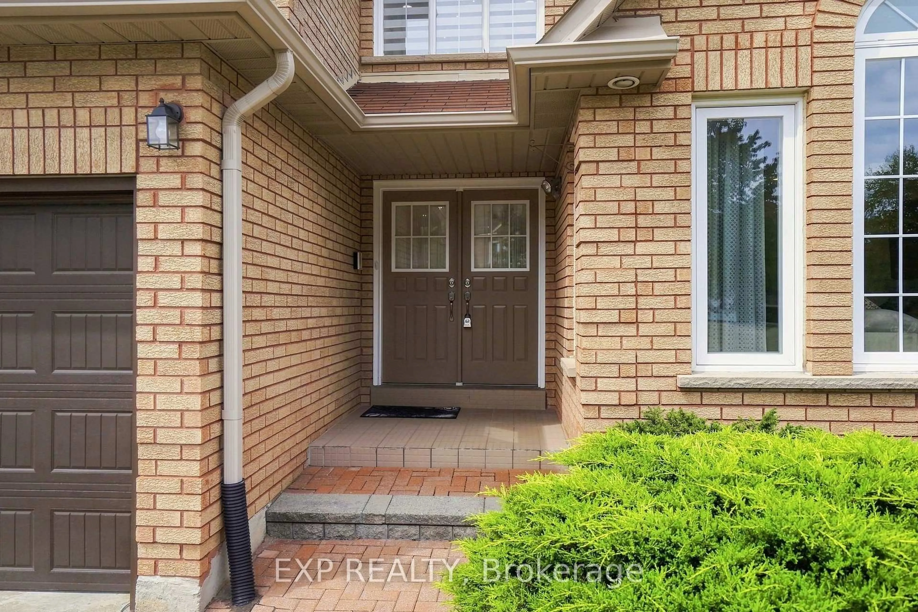 Indoor entryway for 21 Cantex Crt, Richmond Hill Ontario L4S 1B1