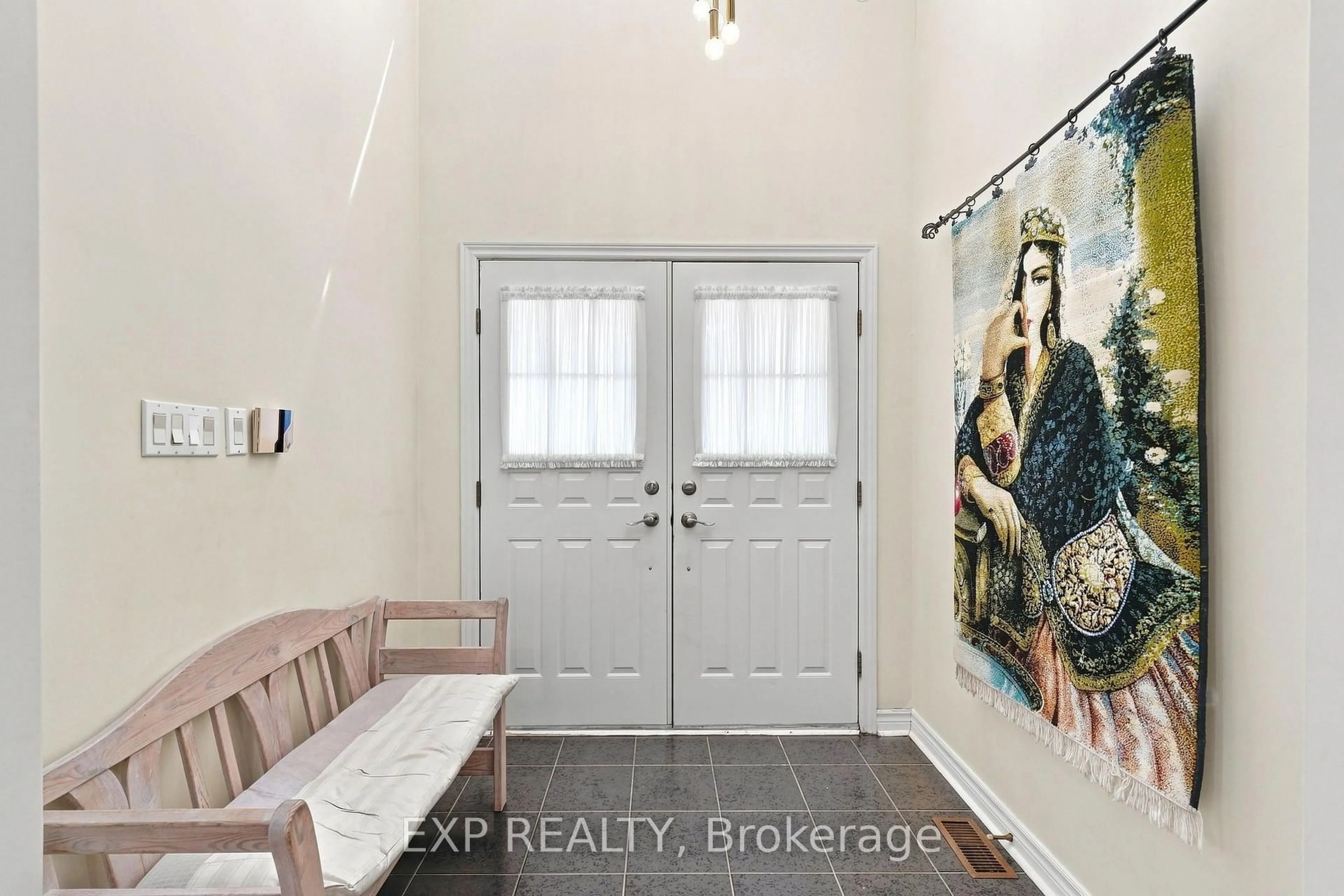 Indoor entryway for 21 Cantex Crt, Richmond Hill Ontario L4S 1B1