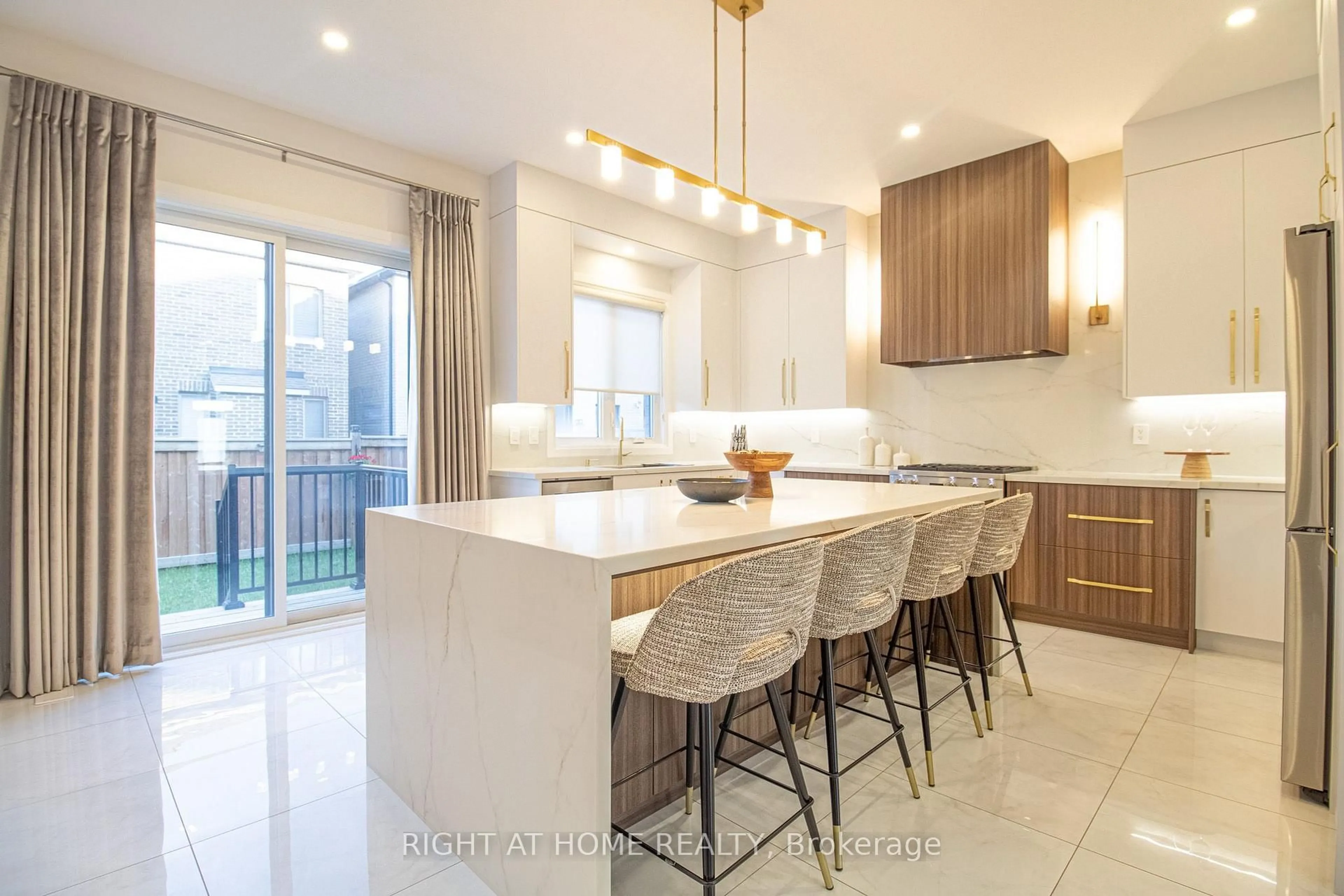 Open concept kitchen, ceramic/tile floor for 43 Longworth Ave, Richmond Hill Ontario L4E 1J2