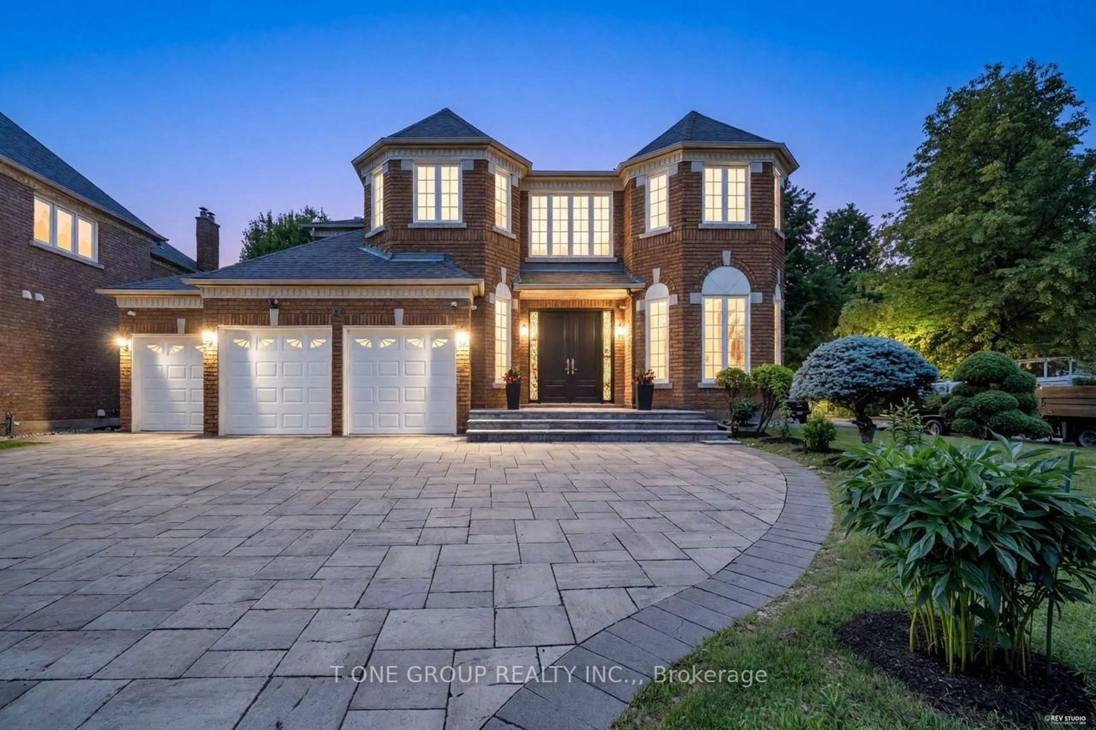 Home with brick exterior material, street for 47 Hillhurst Dr, Richmond Hill Ontario L4B 2V3