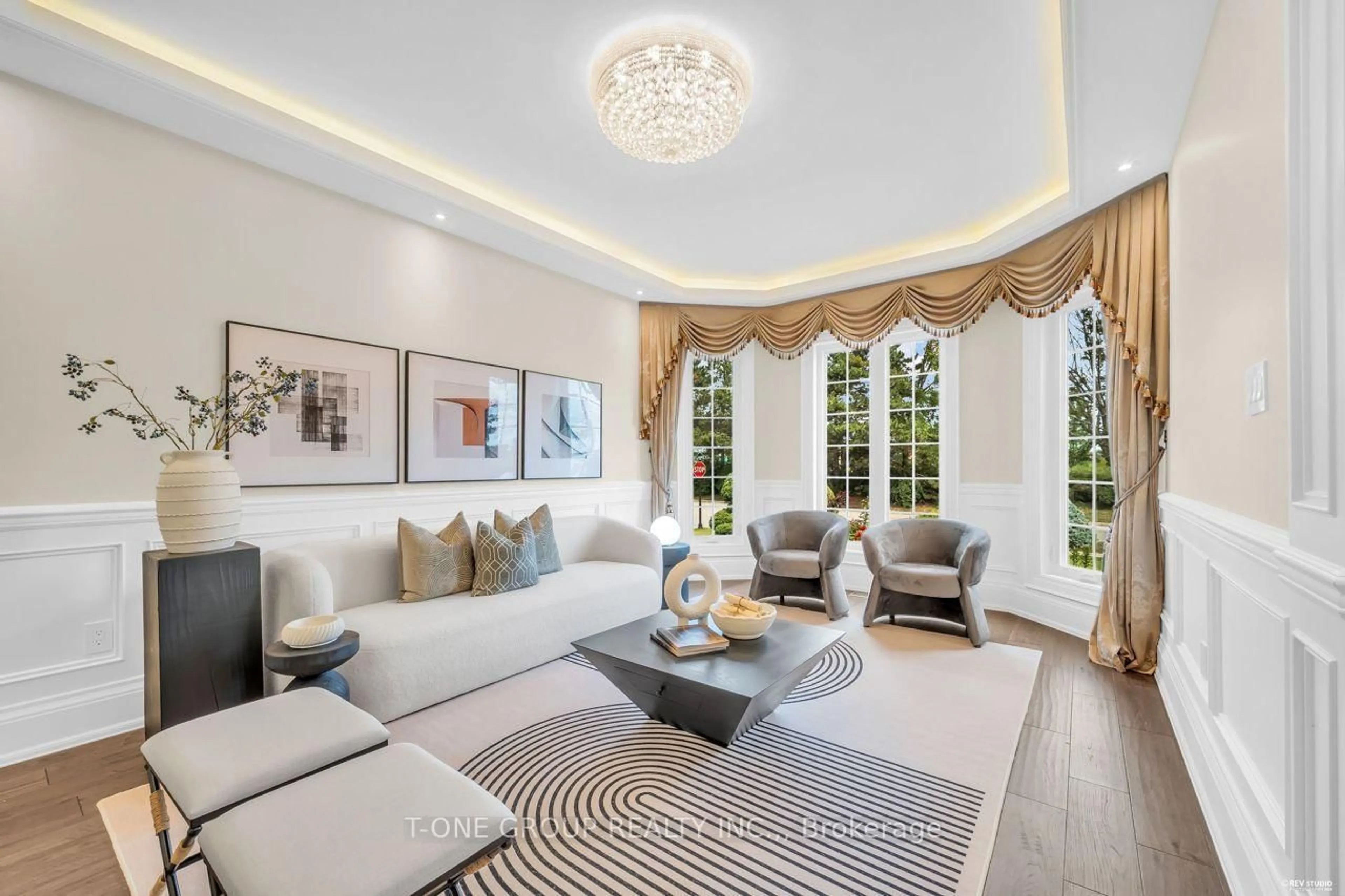 Living room with furniture, unknown for 47 Hillhurst Dr, Richmond Hill Ontario L4B 2V3