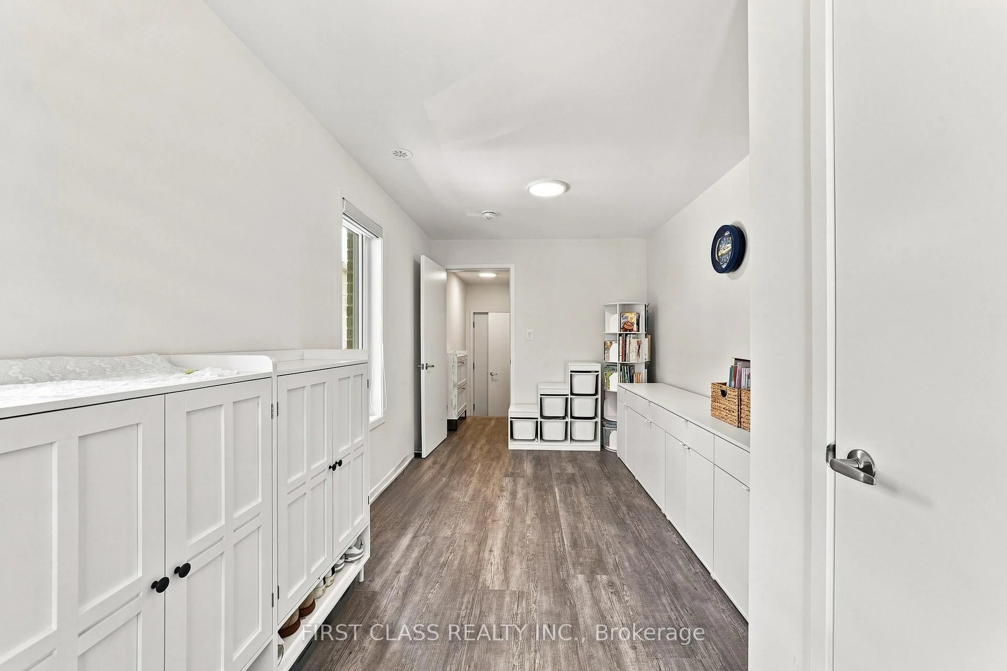 Indoor entryway for 224 Matawin Lane, Richmond Hill Ontario L4B 0H8