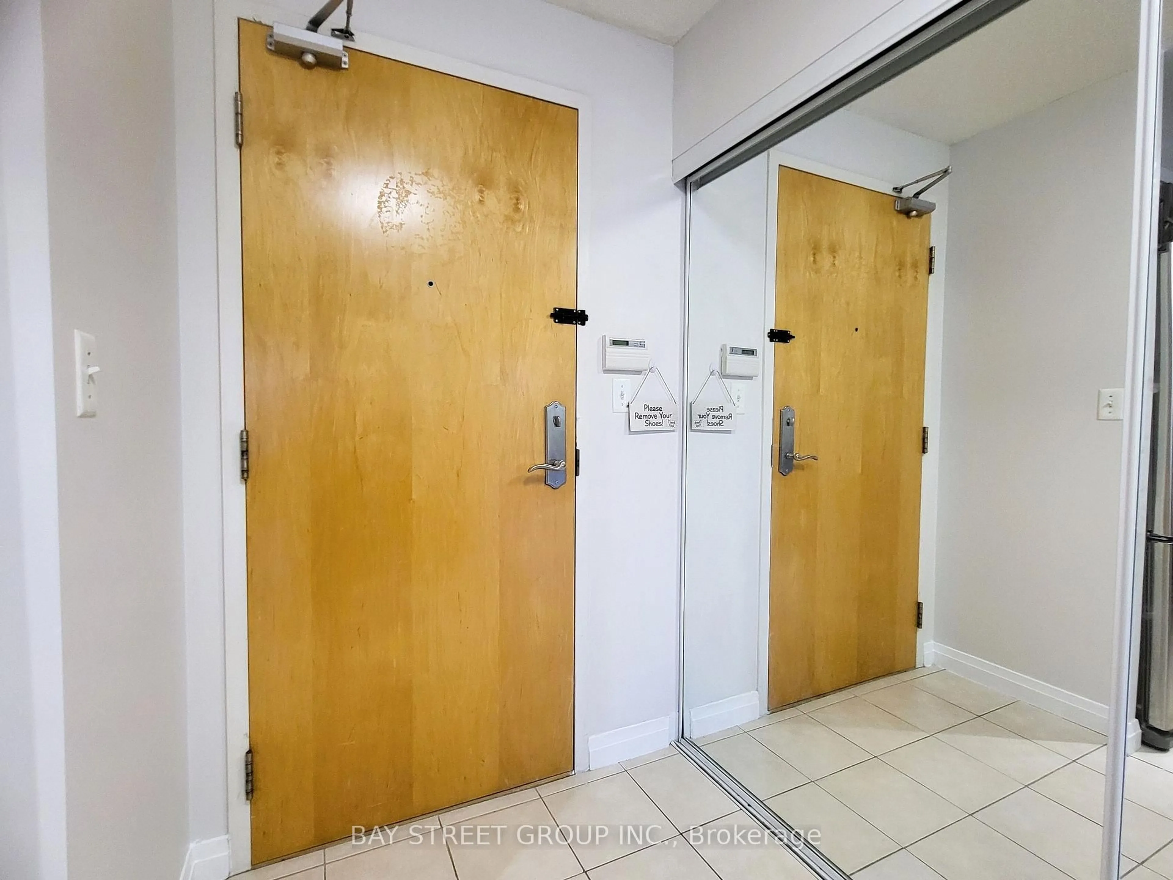 Indoor foyer for 7363 Kennedy Rd #209, Markham Ontario L3R 1G8