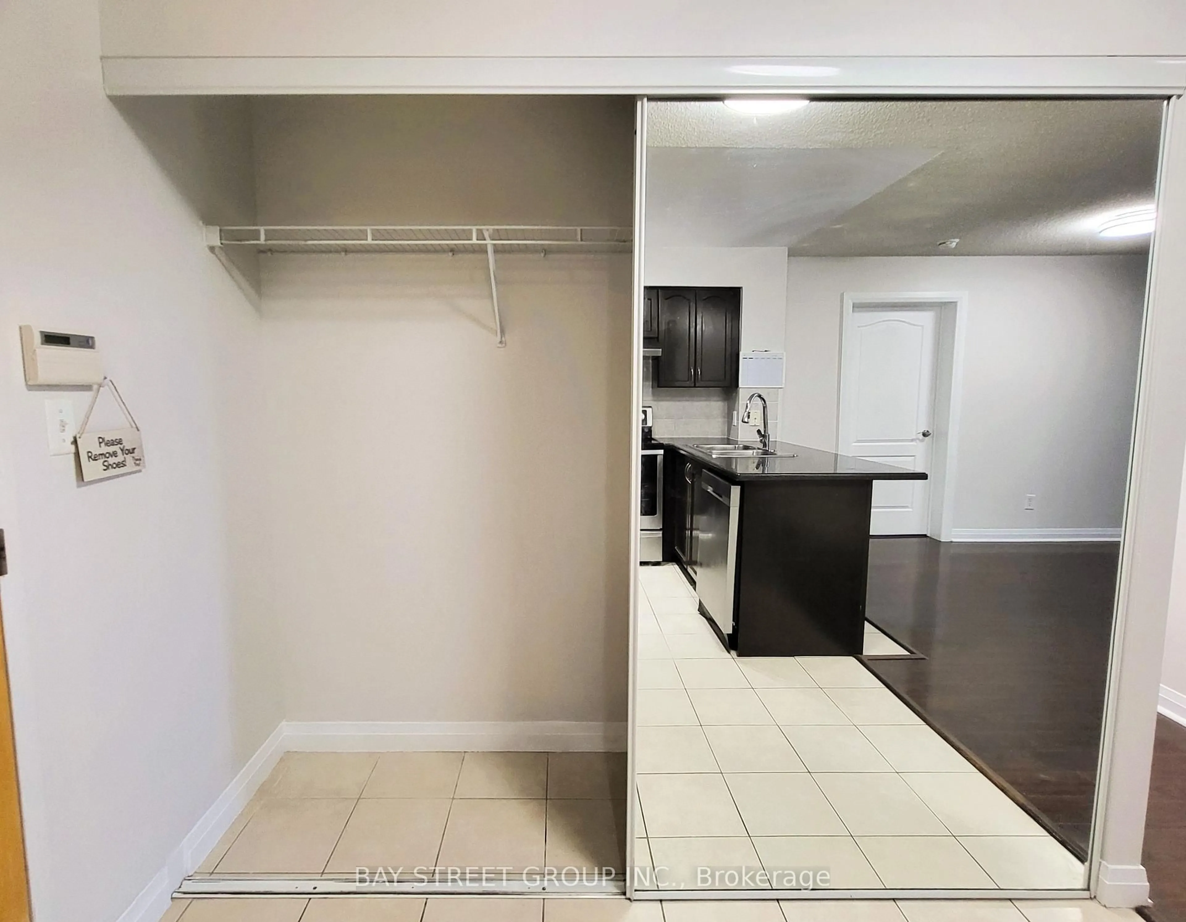 Standard kitchen, unknown for 7363 Kennedy Rd #209, Markham Ontario L3R 1G8