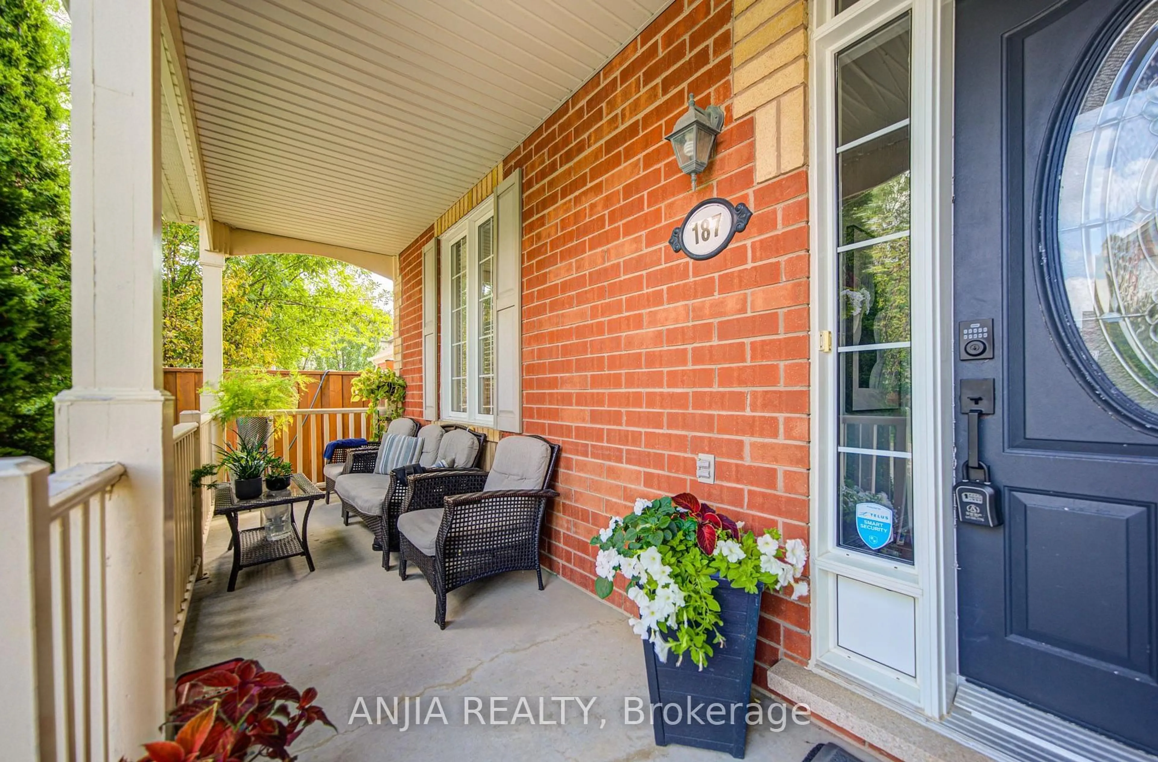 Indoor entryway for 187 Morning Dove Dr, Markham Ontario L6B 1L9