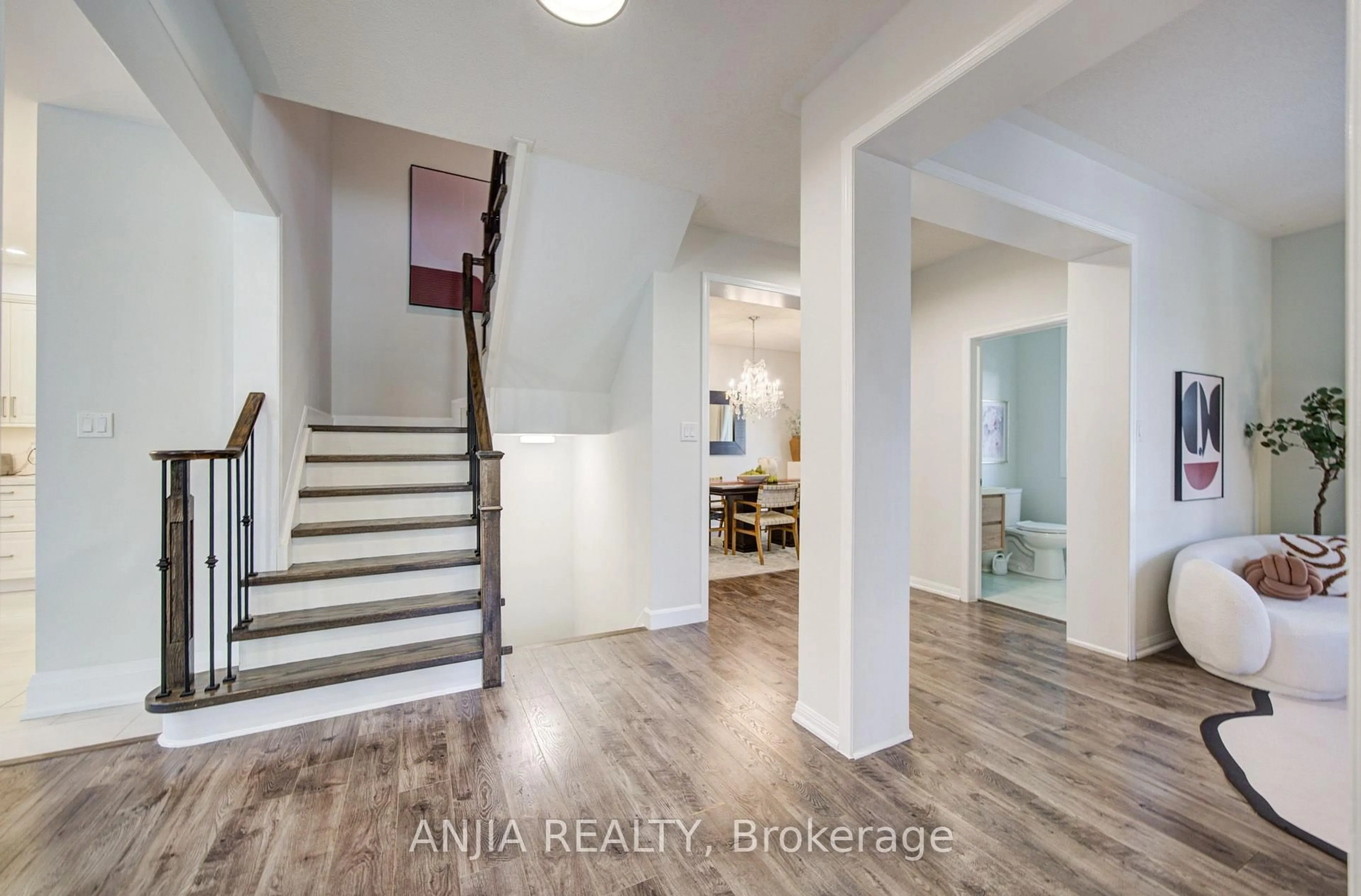 Indoor entryway for 187 Morning Dove Dr, Markham Ontario L6B 1L9