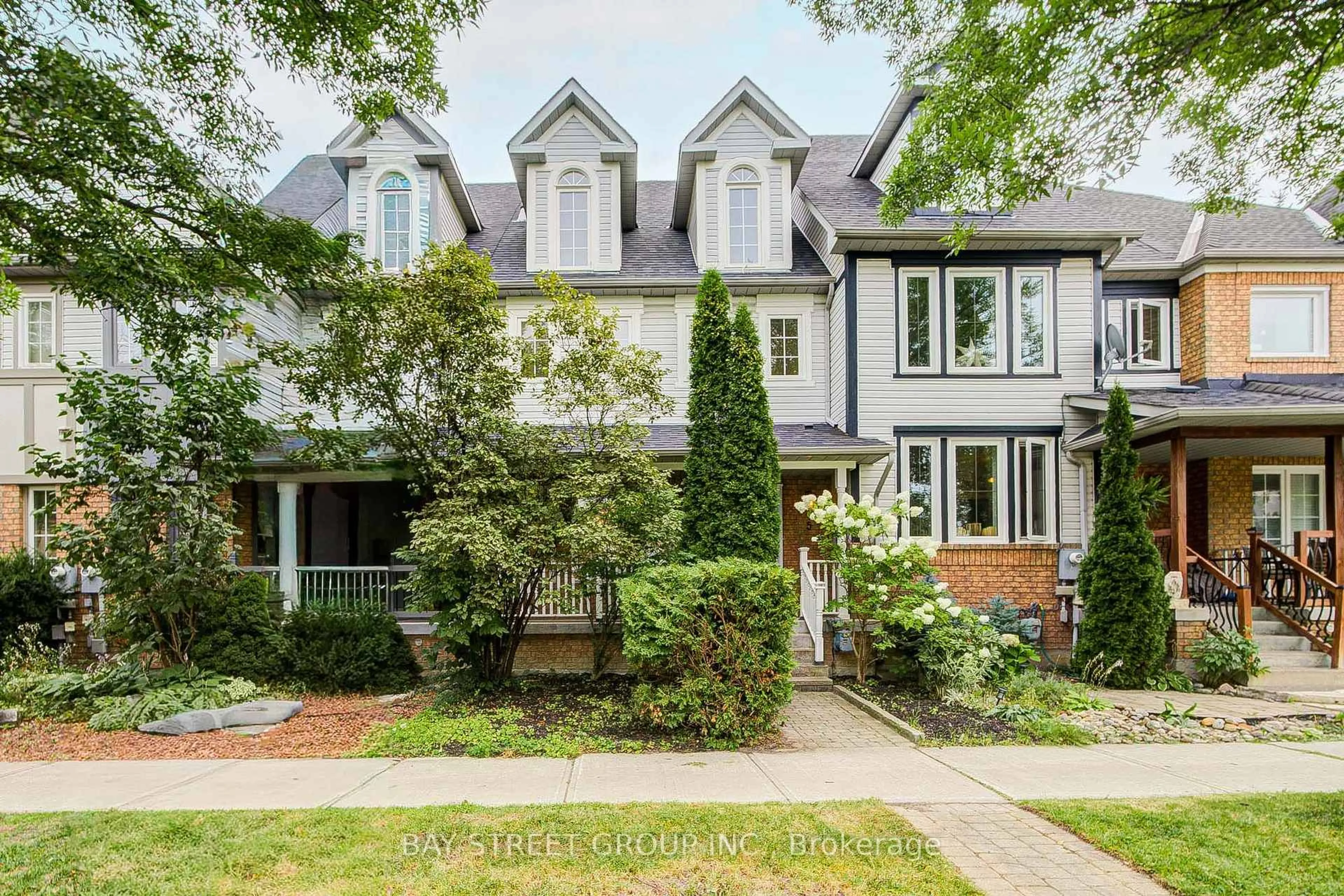 Home with brick exterior material, street for 5 Luxton Ave, Aurora Ontario L4G 7J5