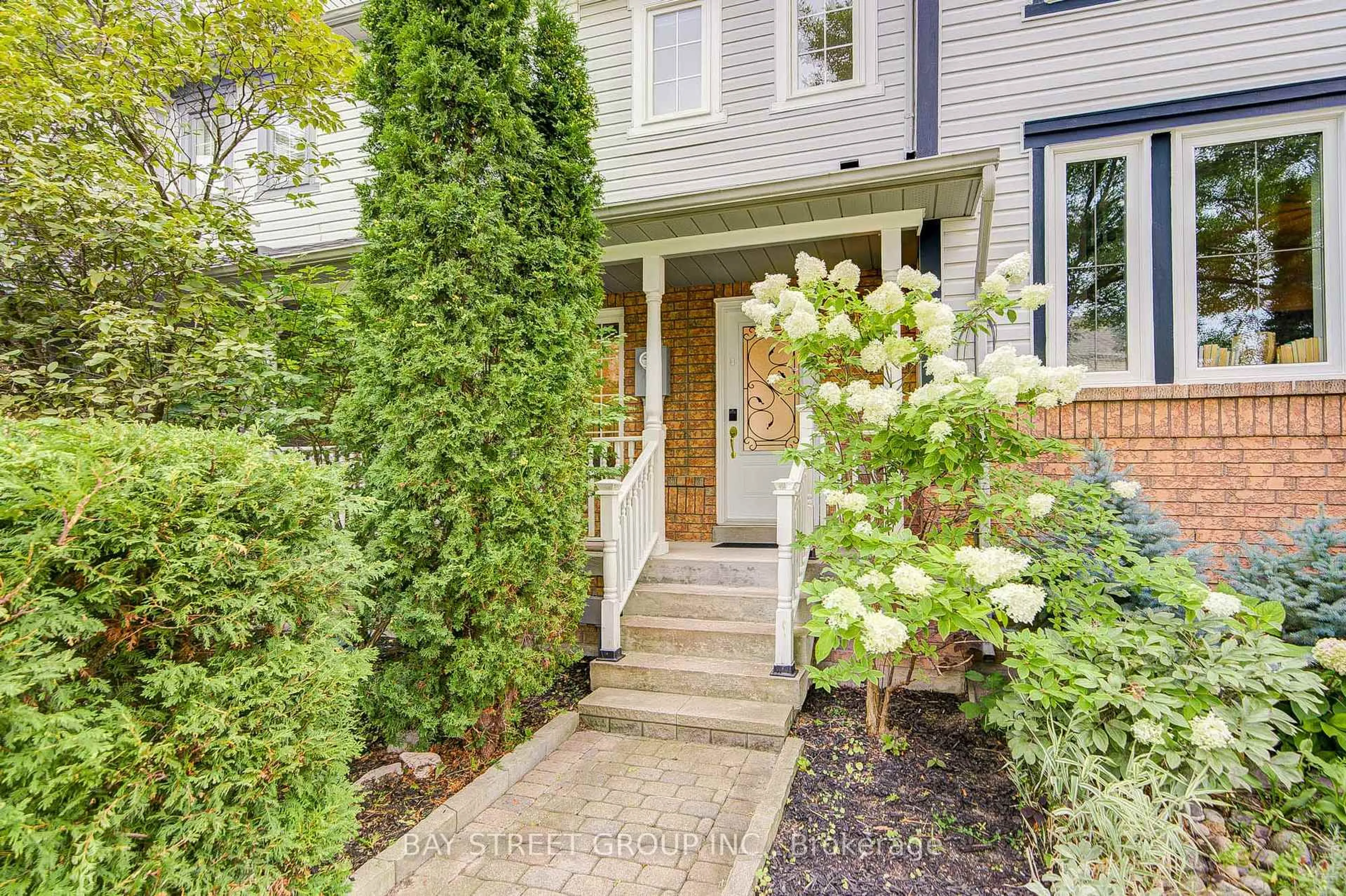 Unknown for 5 Luxton Ave, Aurora Ontario L4G 7J5