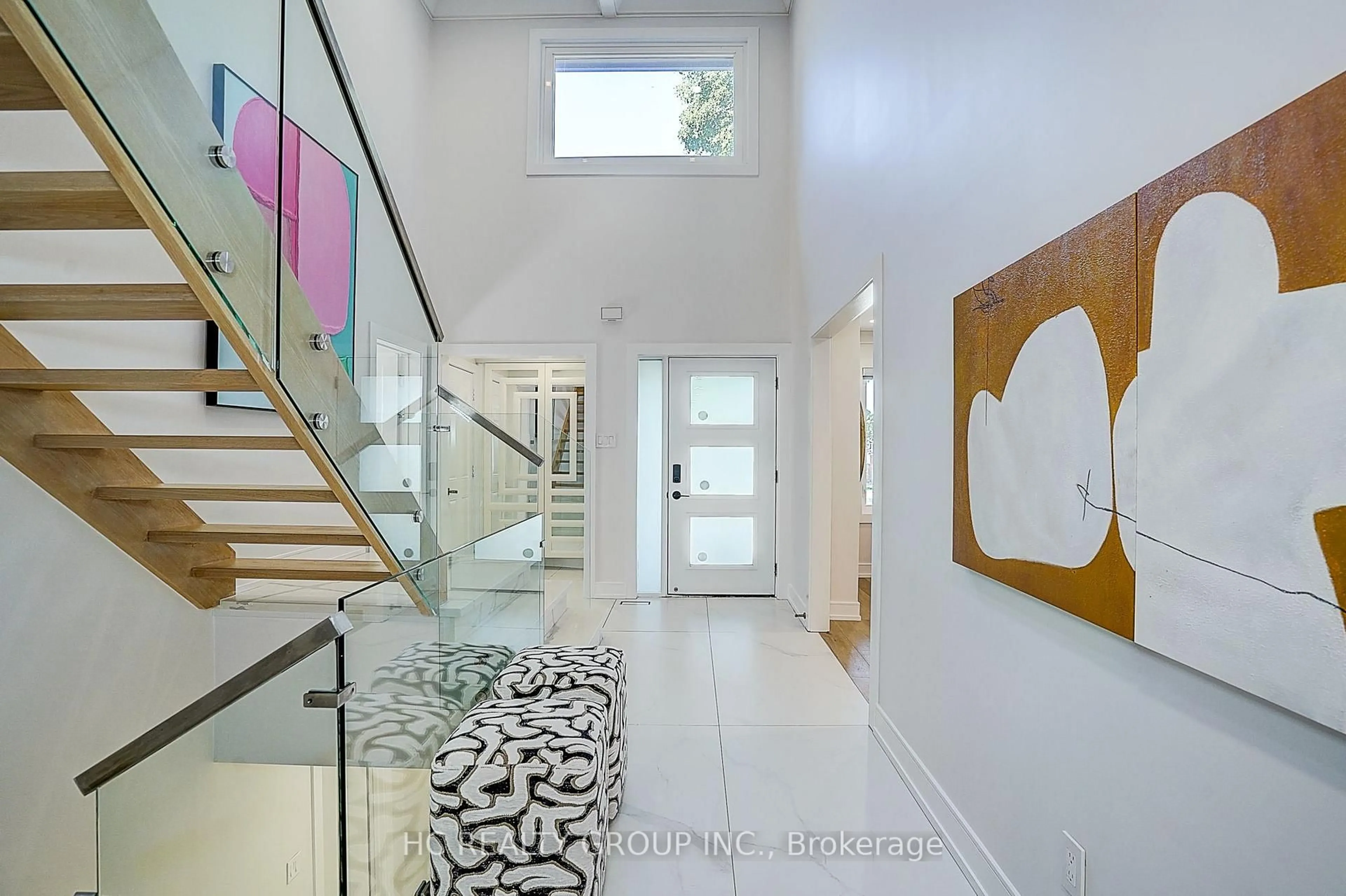 Indoor foyer for 77 Forty Second St, Markham Ontario L3P 7K3