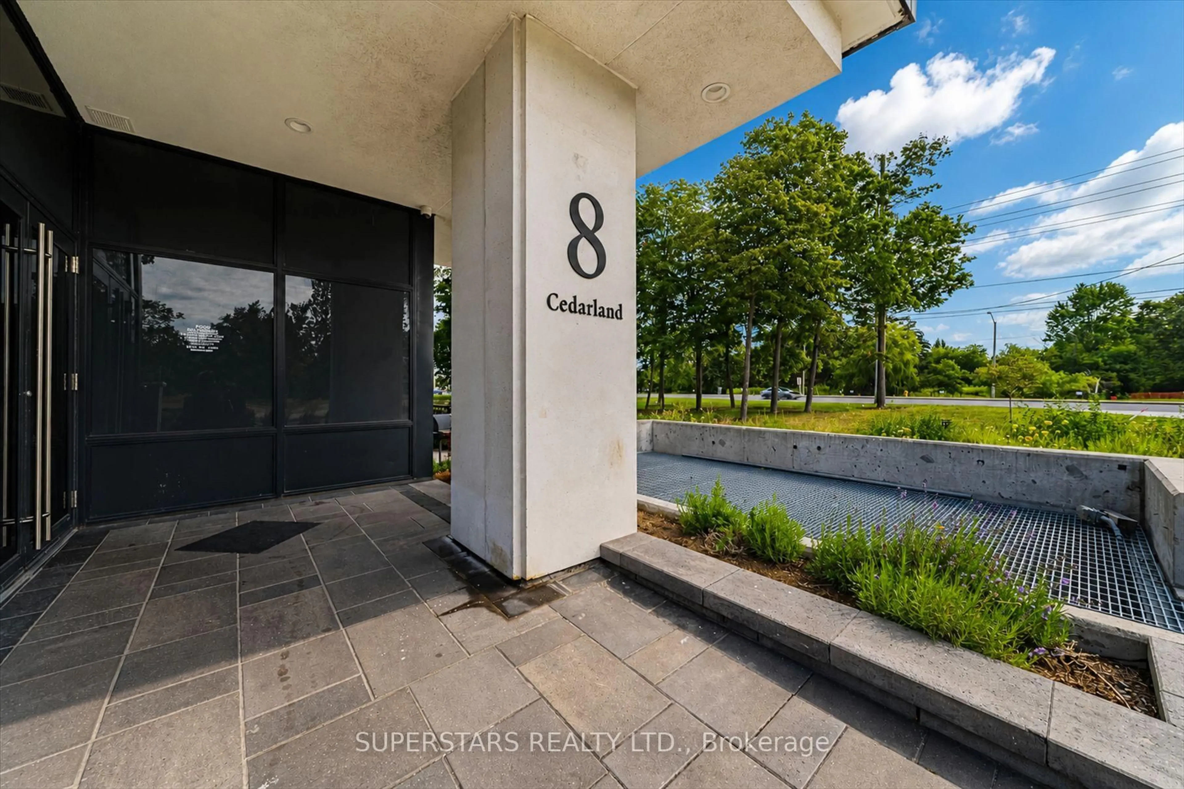 Indoor foyer for 8 Cedarland Dr #1605, Markham Ontario L6G 0H4