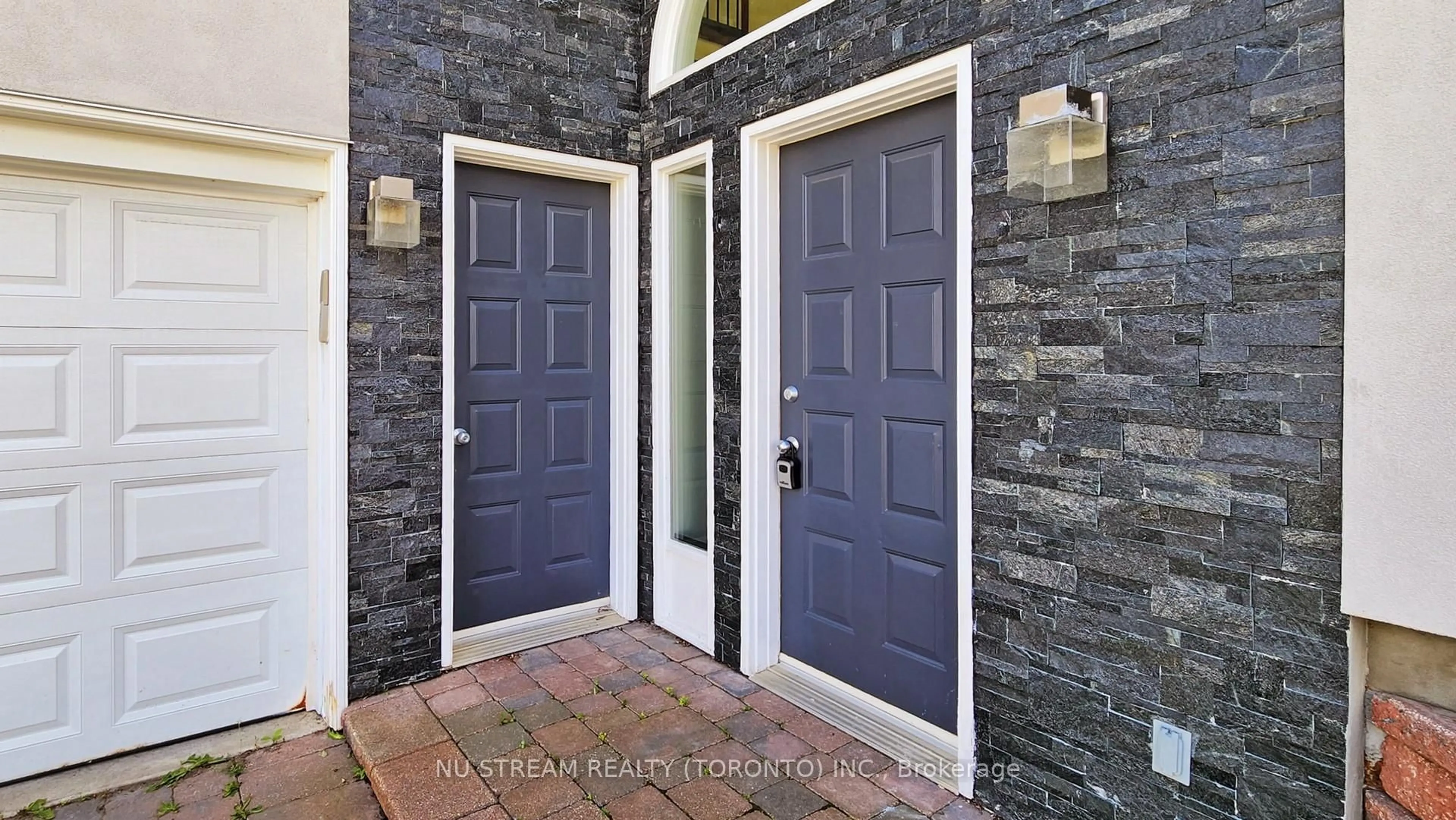 Indoor entryway for 15 Bond Cres, Richmond Hill Ontario L4E 3K2