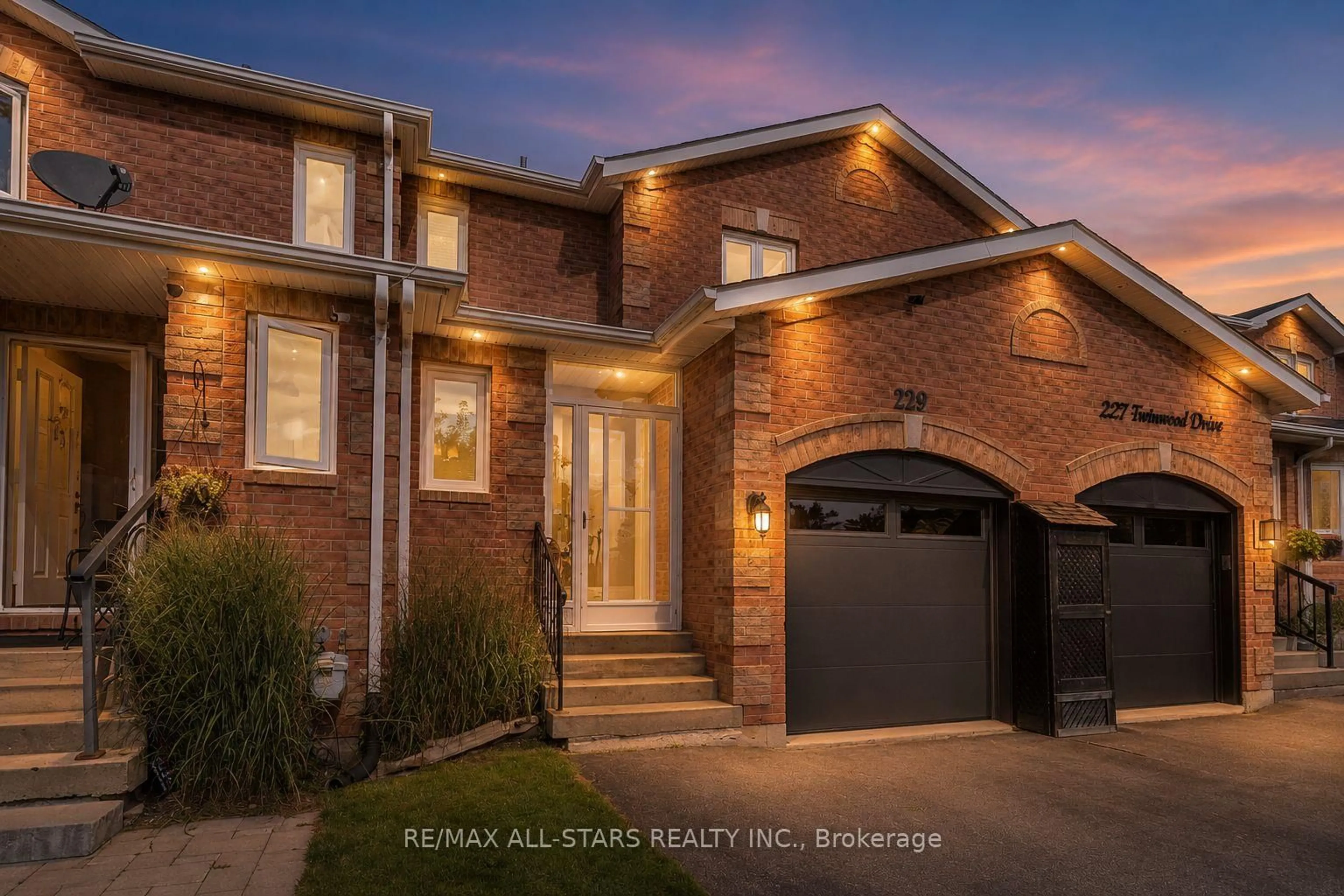 Home with brick exterior material, street for 229 Fairwood Dr, Georgina Ontario L4P 3Y5